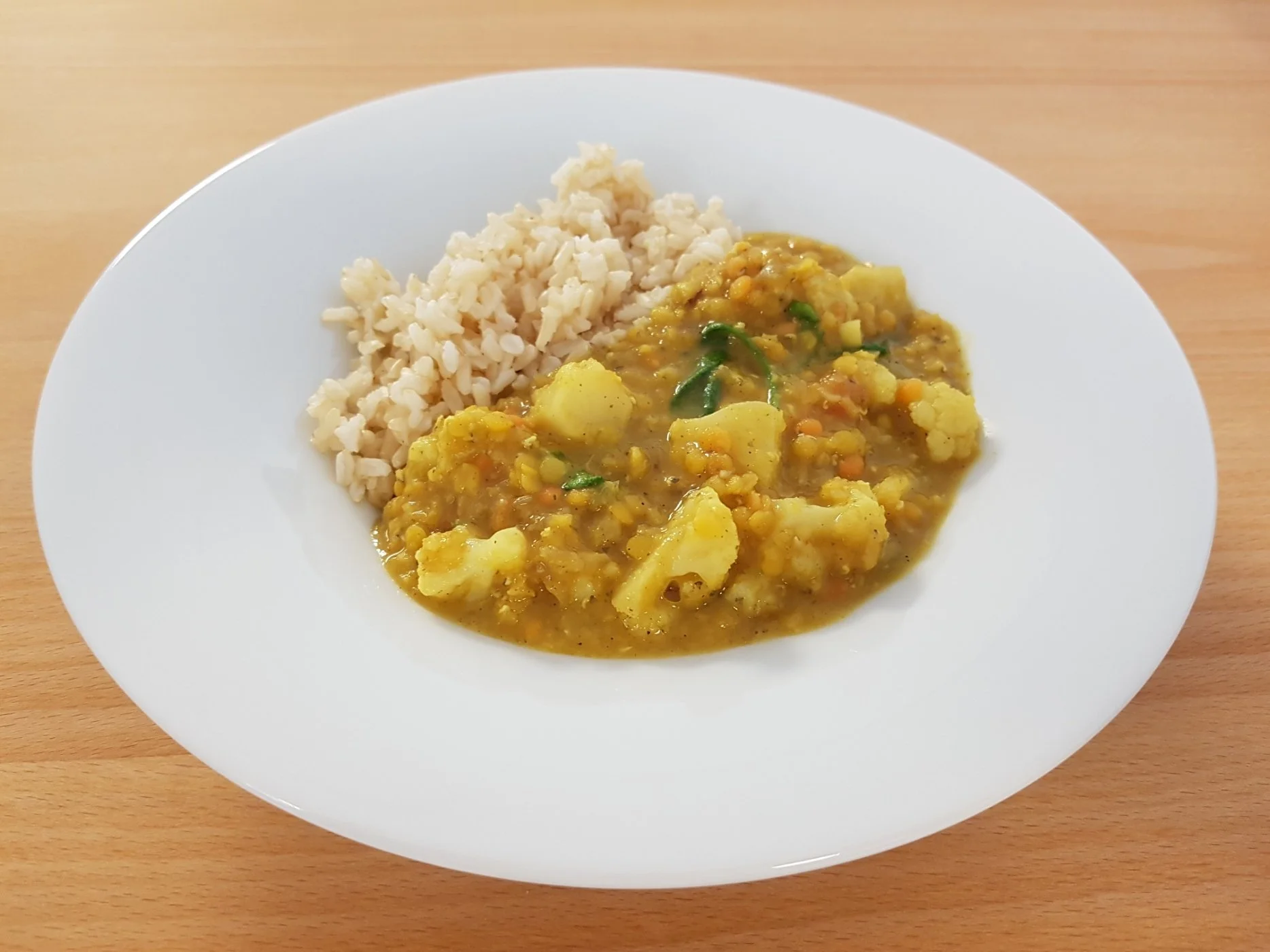 Indisches Linsen-Dal mit Naturreis