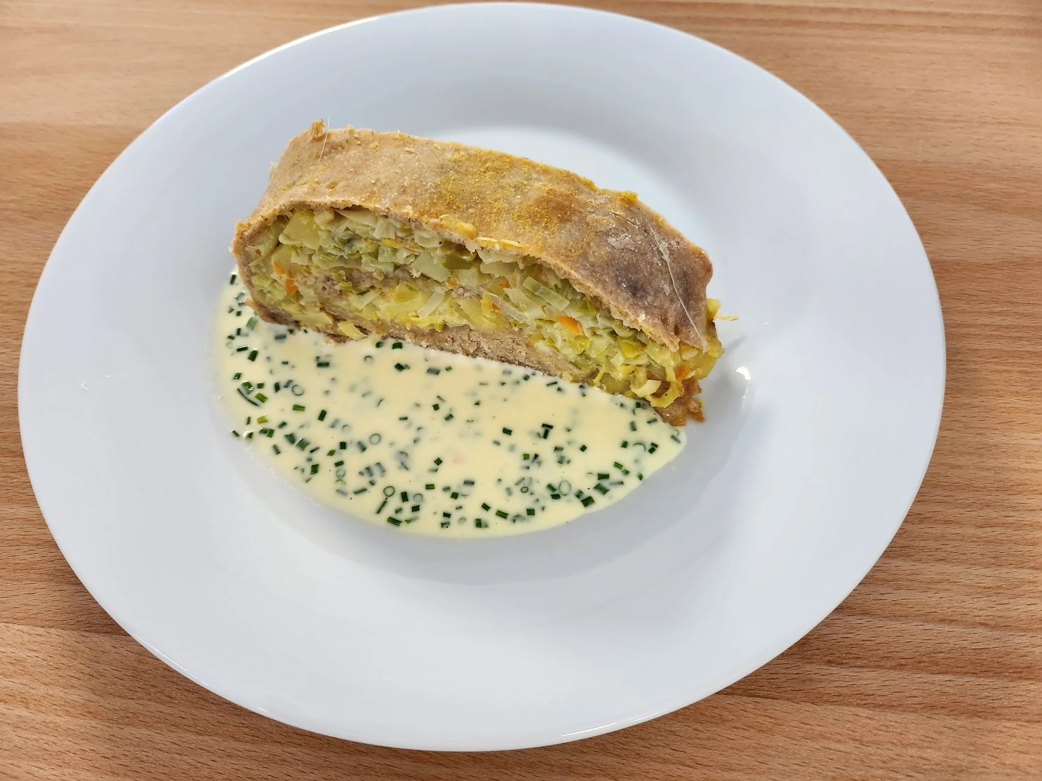 Gemüsestrudel mit Schnittlauch-Sauce