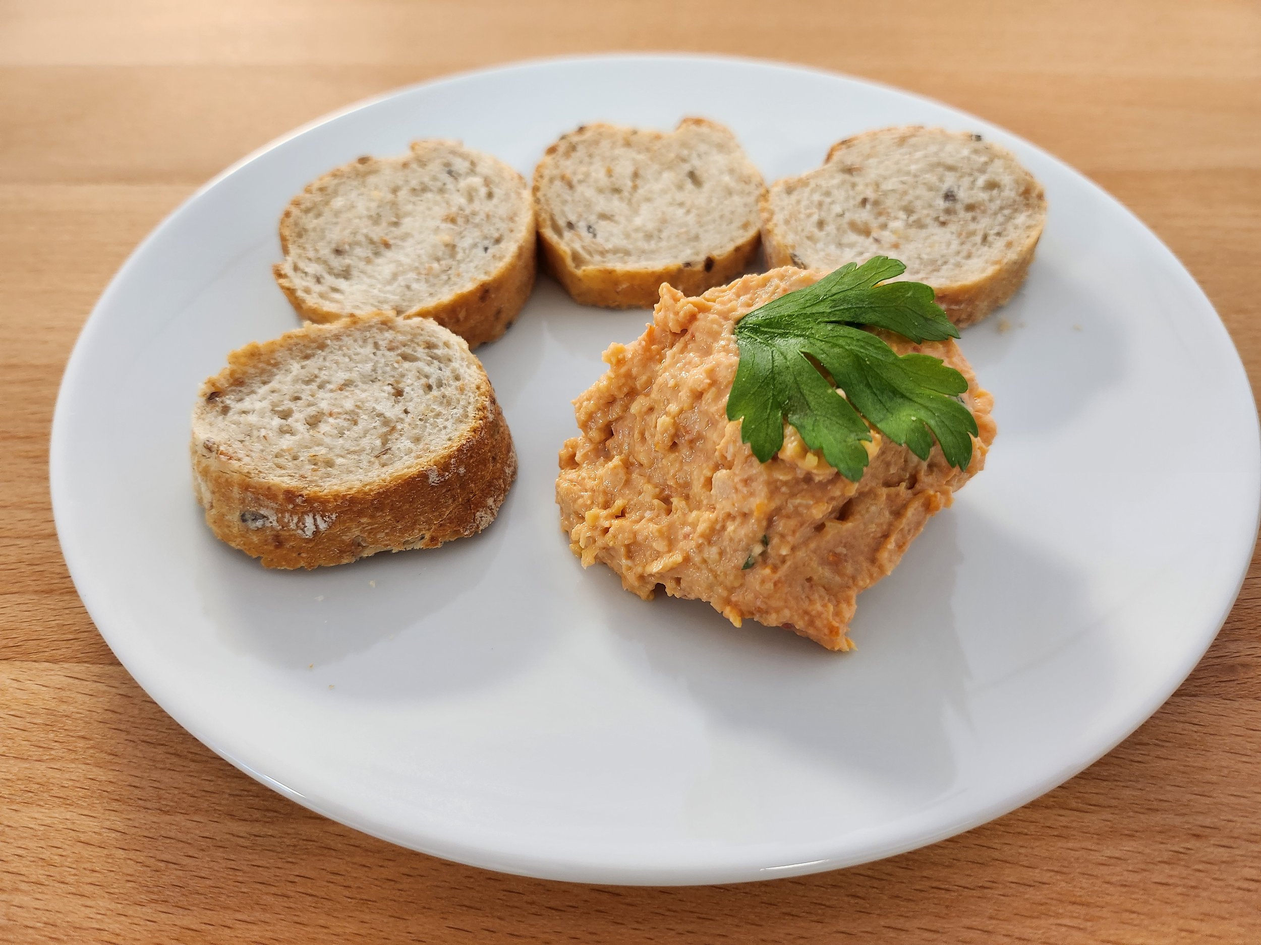 Kichererbsen-Creme mit Tomaten