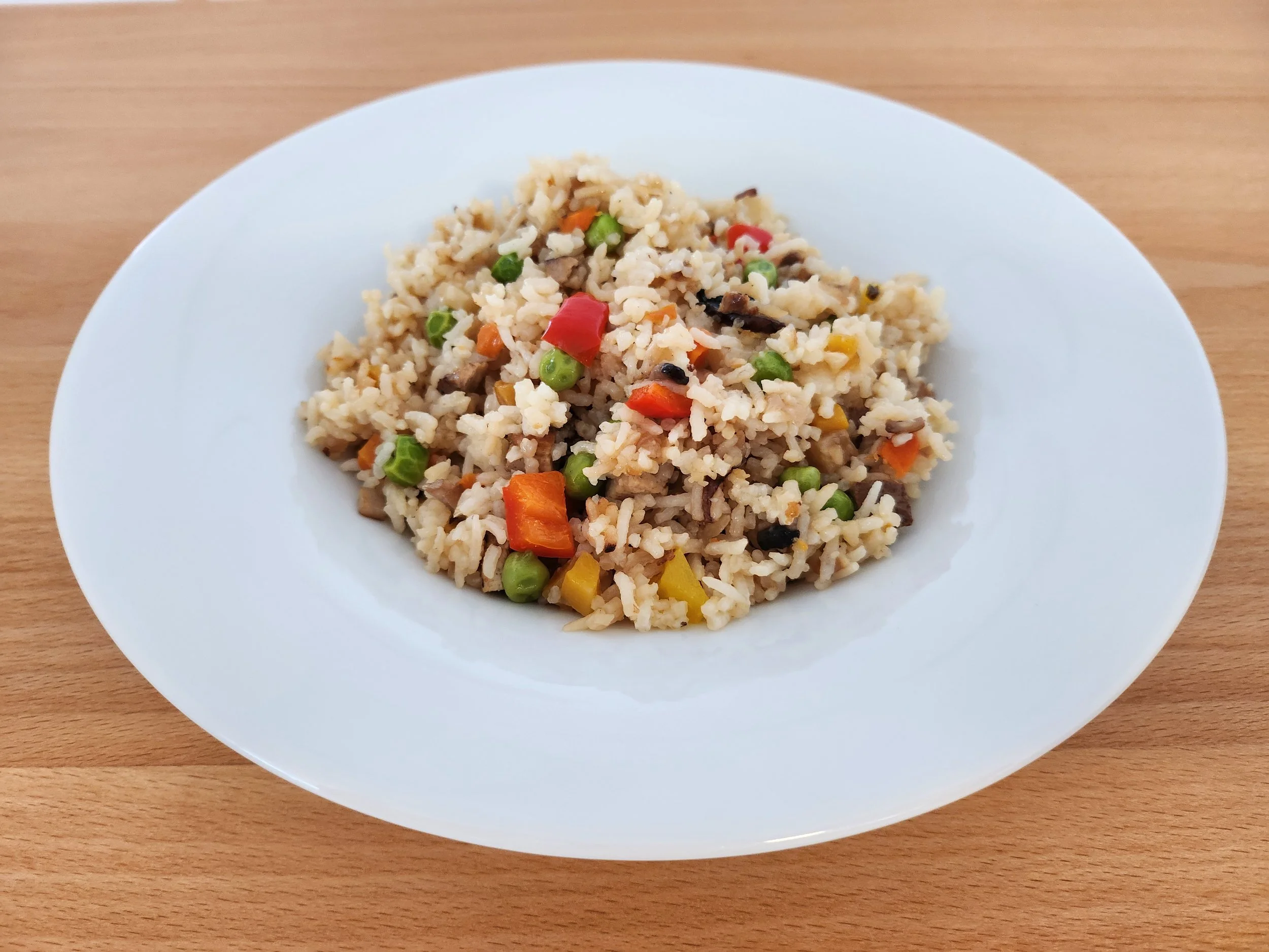 Reispfanne mit Gemüse und Tofu 