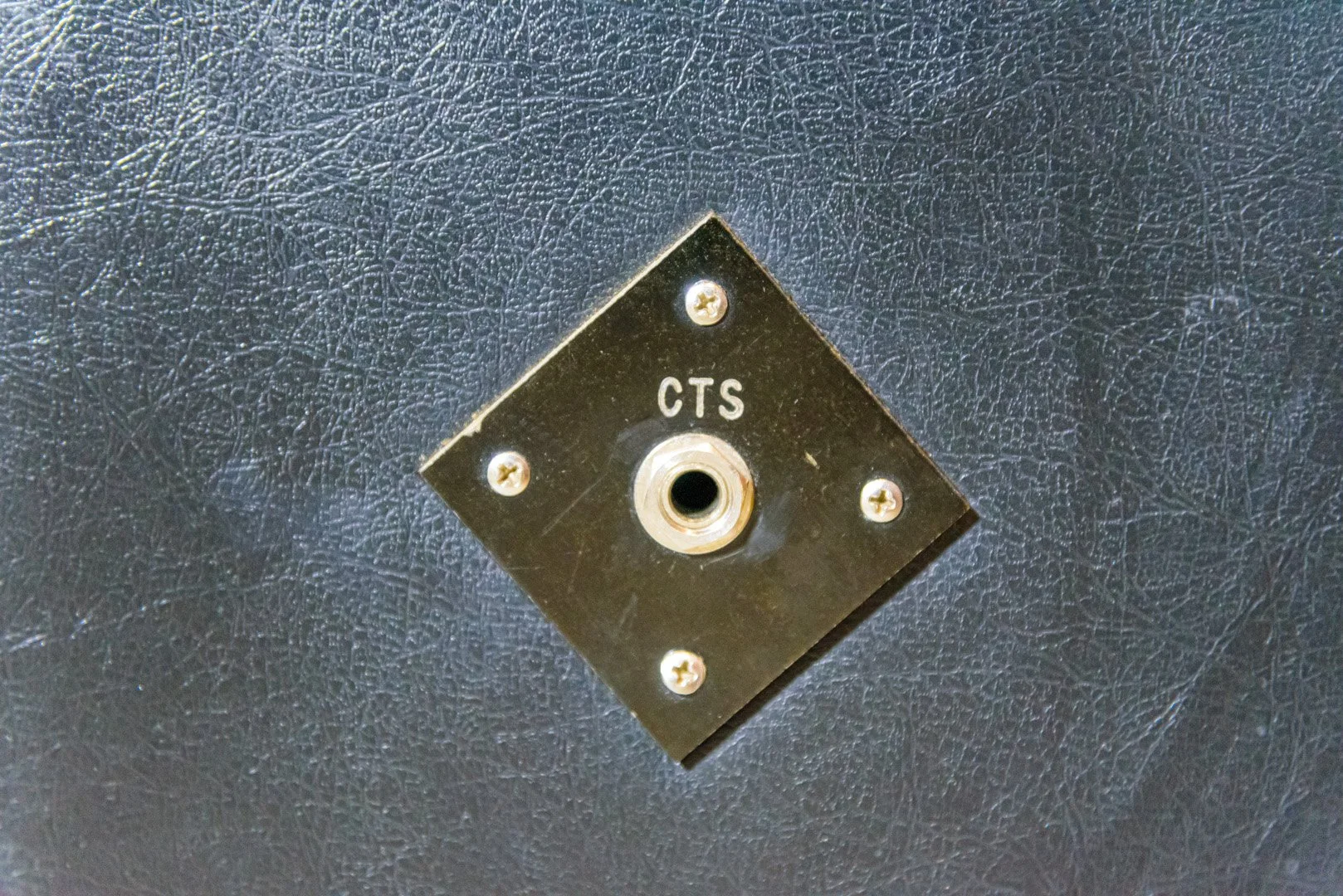 Cab13-2 15 CTS Black 02.jpg