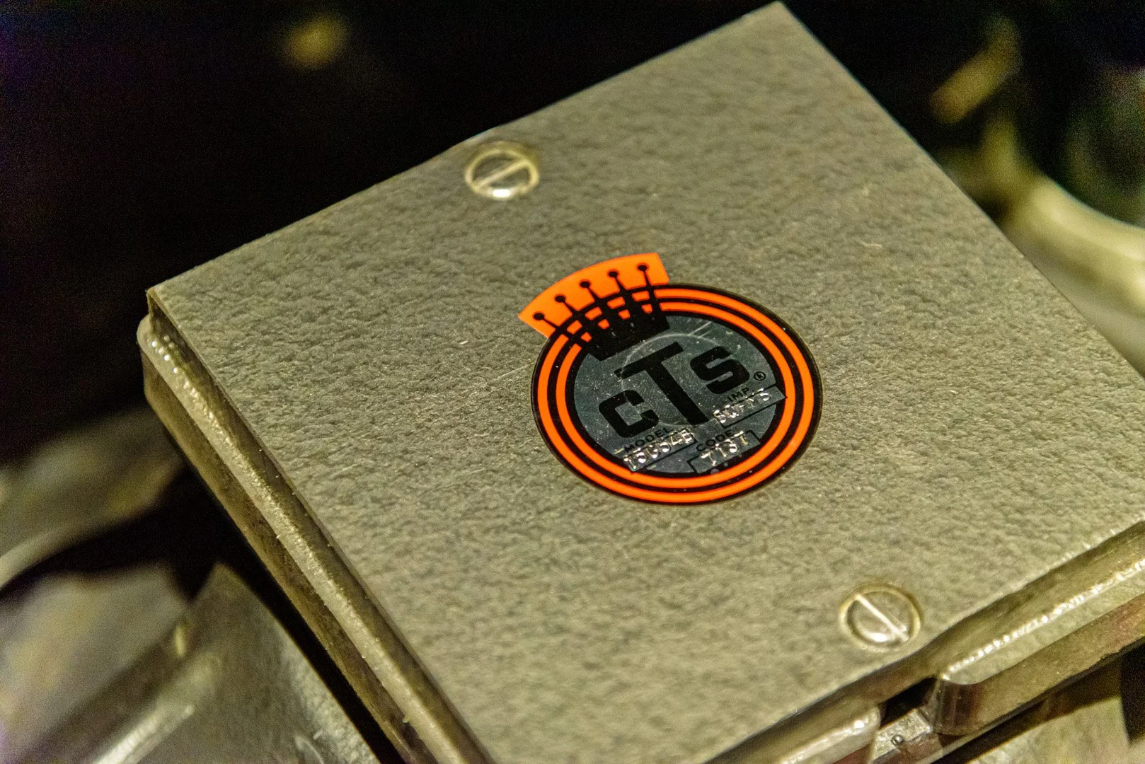 Cab18-2G-1H 2 14 1-18x9 Champagne 38611 08.jpg