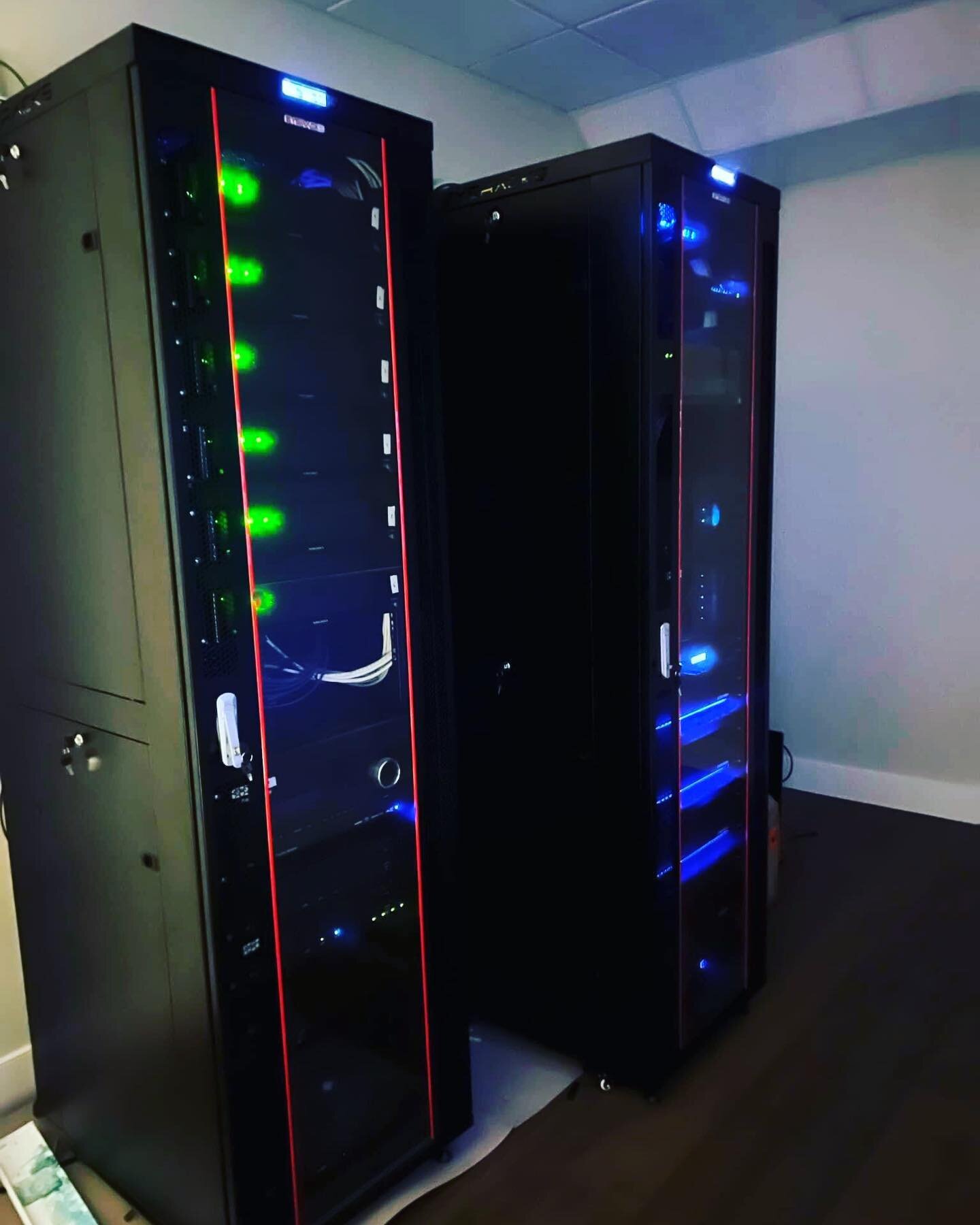 Racking Look and aesthetic is always important.
Beside giving the &ldquo;Racing&rdquo; touch to your Smart home, have a clean rack is essential for future maintenance and upgrade.
Racking must be a compromise of tidiness and accessibility.
Over &ldqu