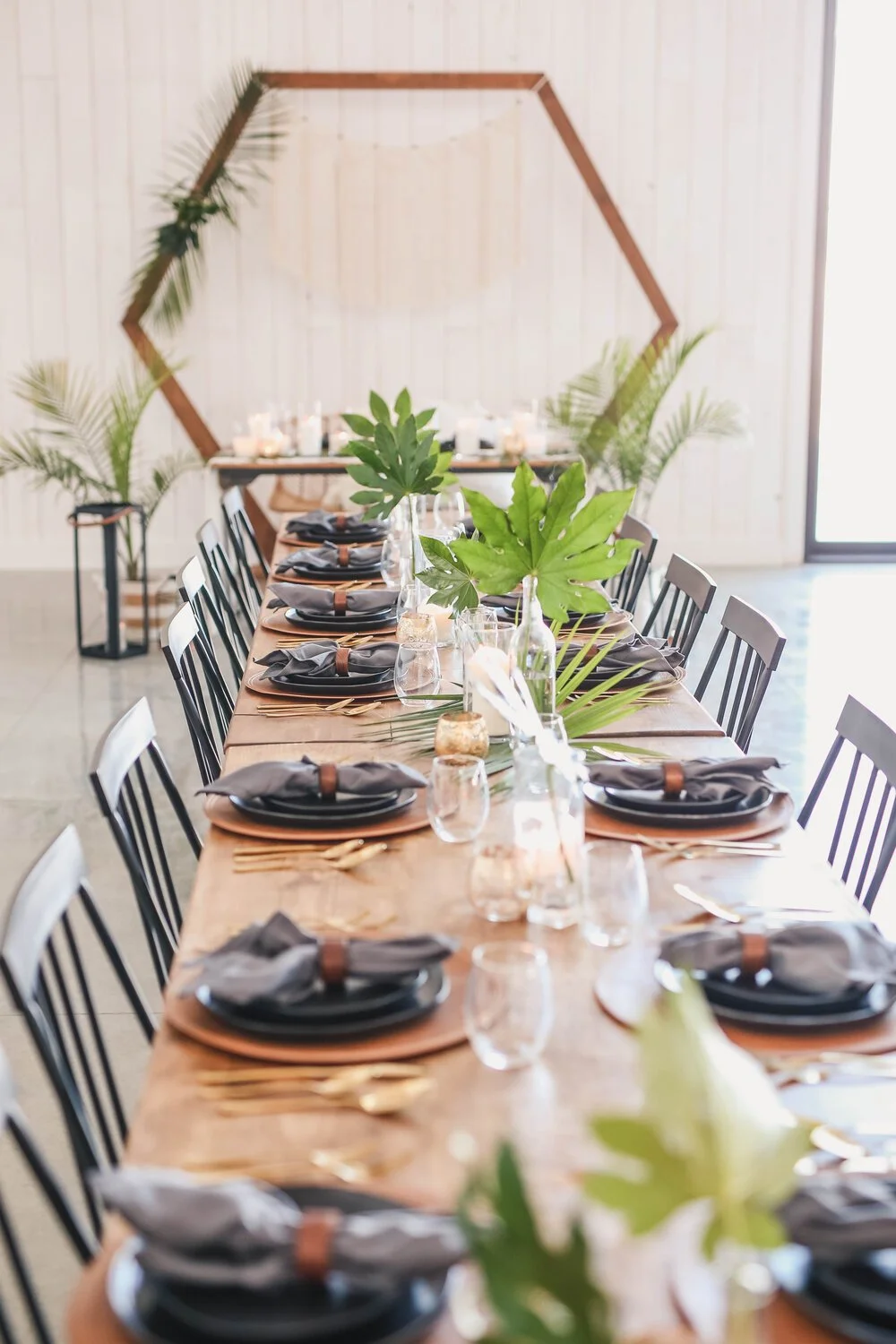 modern-farmhouse-wedding-venue-table-scape.jpg