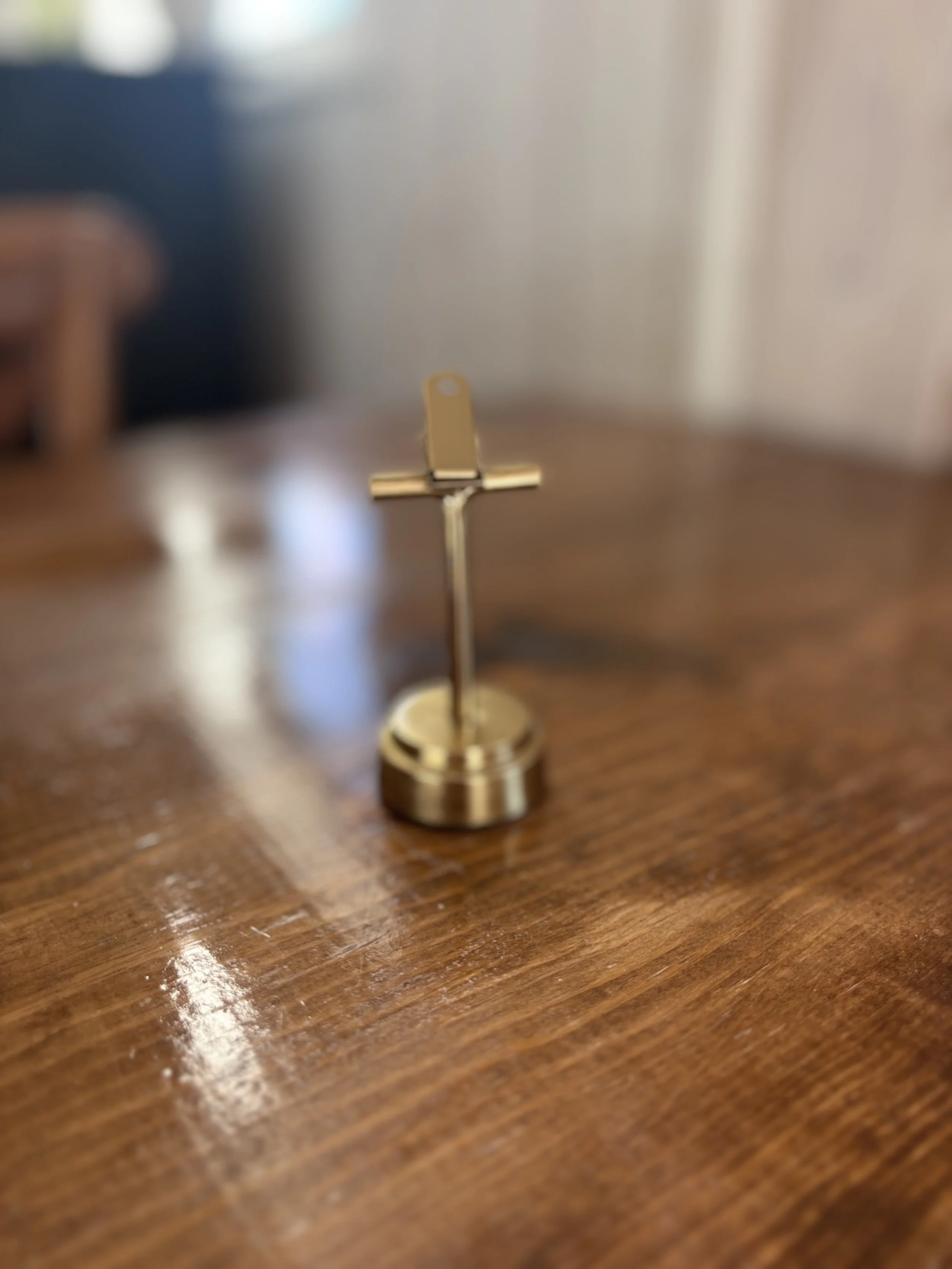 Gold clips with stand (12).jpg