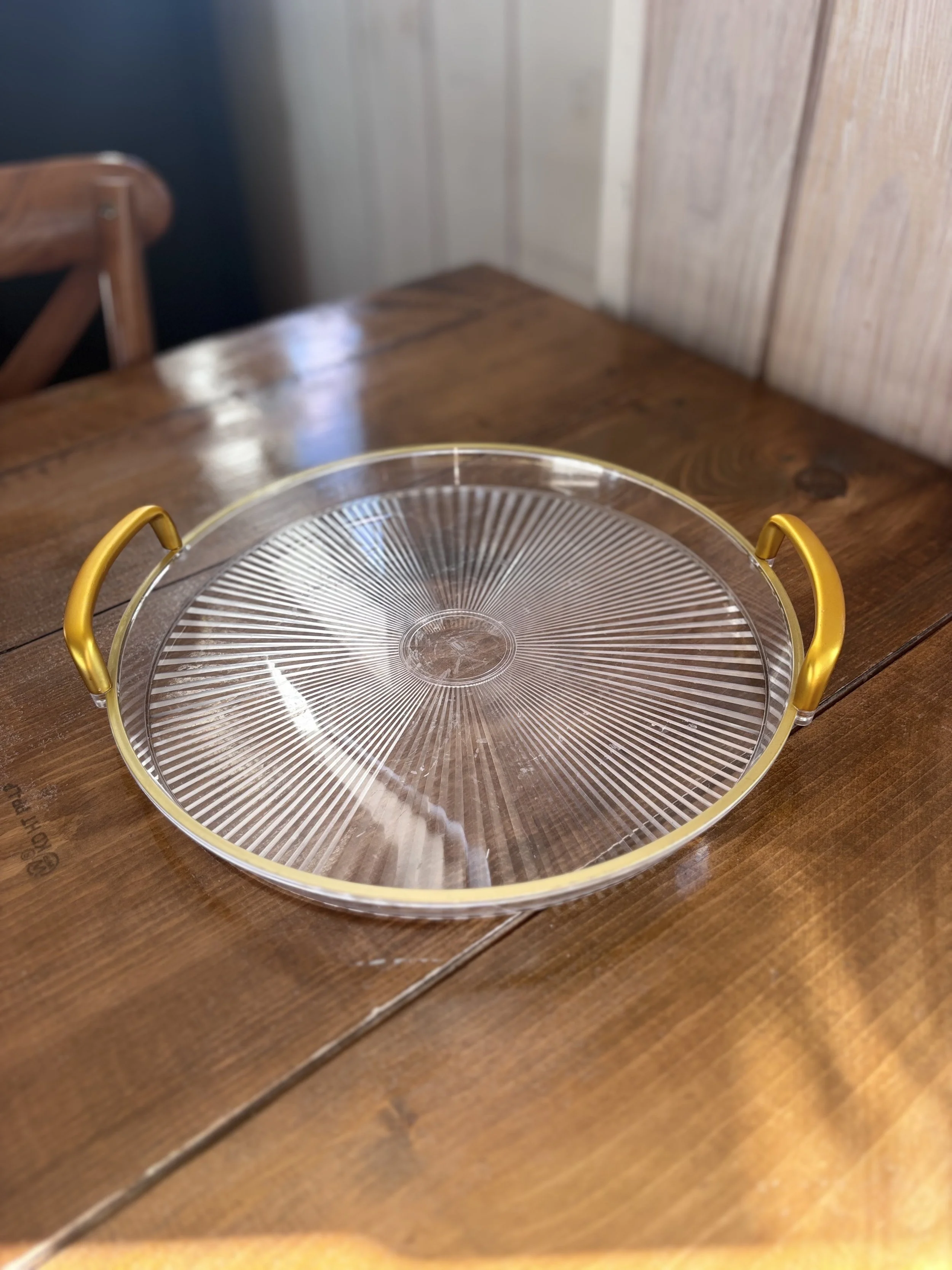 Ribbed acrylic platter with gold details (1).jpg