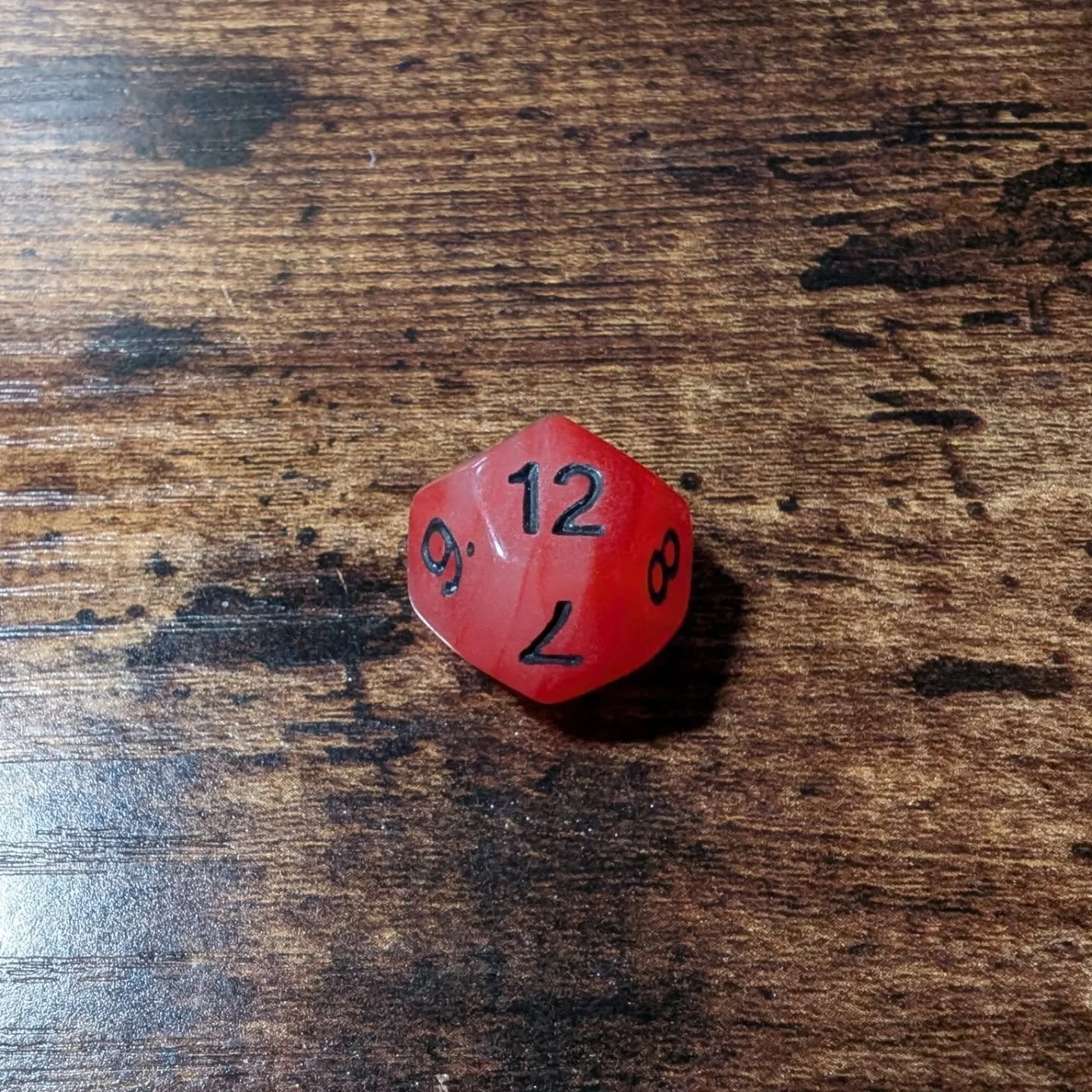While #DicemberDaily marches on to #day6 with another successful stream and six #diceadventcalendar openings full of fun surprises. From @adventuredice a fabulous glow in the dark red d12- we have dubbed this set Lava Flow on the stream. From @qworks