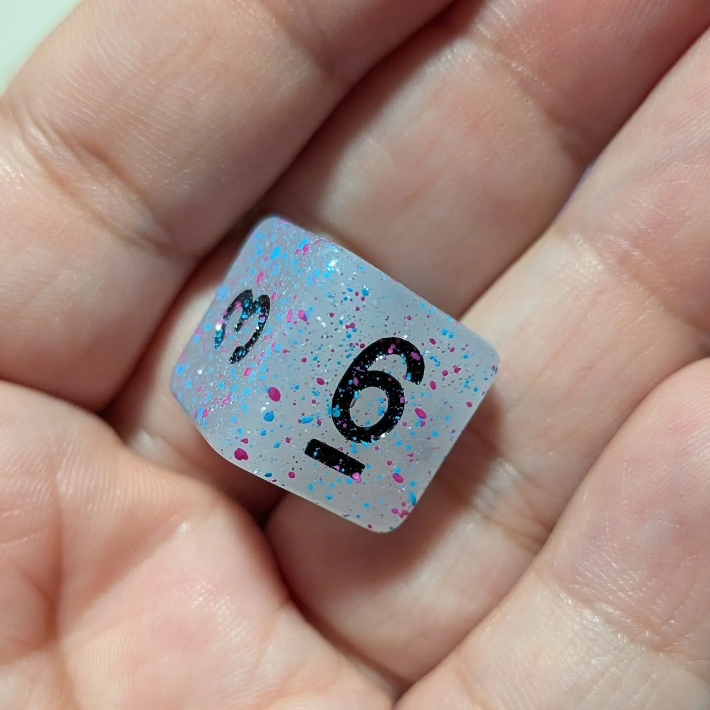 Today's #DicemberDaily reveal for #day9 of the @dicebound #diceadventcalendar was this beautiful, sparkly chaos snow storm d6. It is sooo very pretty! #merrycritmas #ilovedice #allthedice #dicefordays #dicecollection #gmlikeagirl