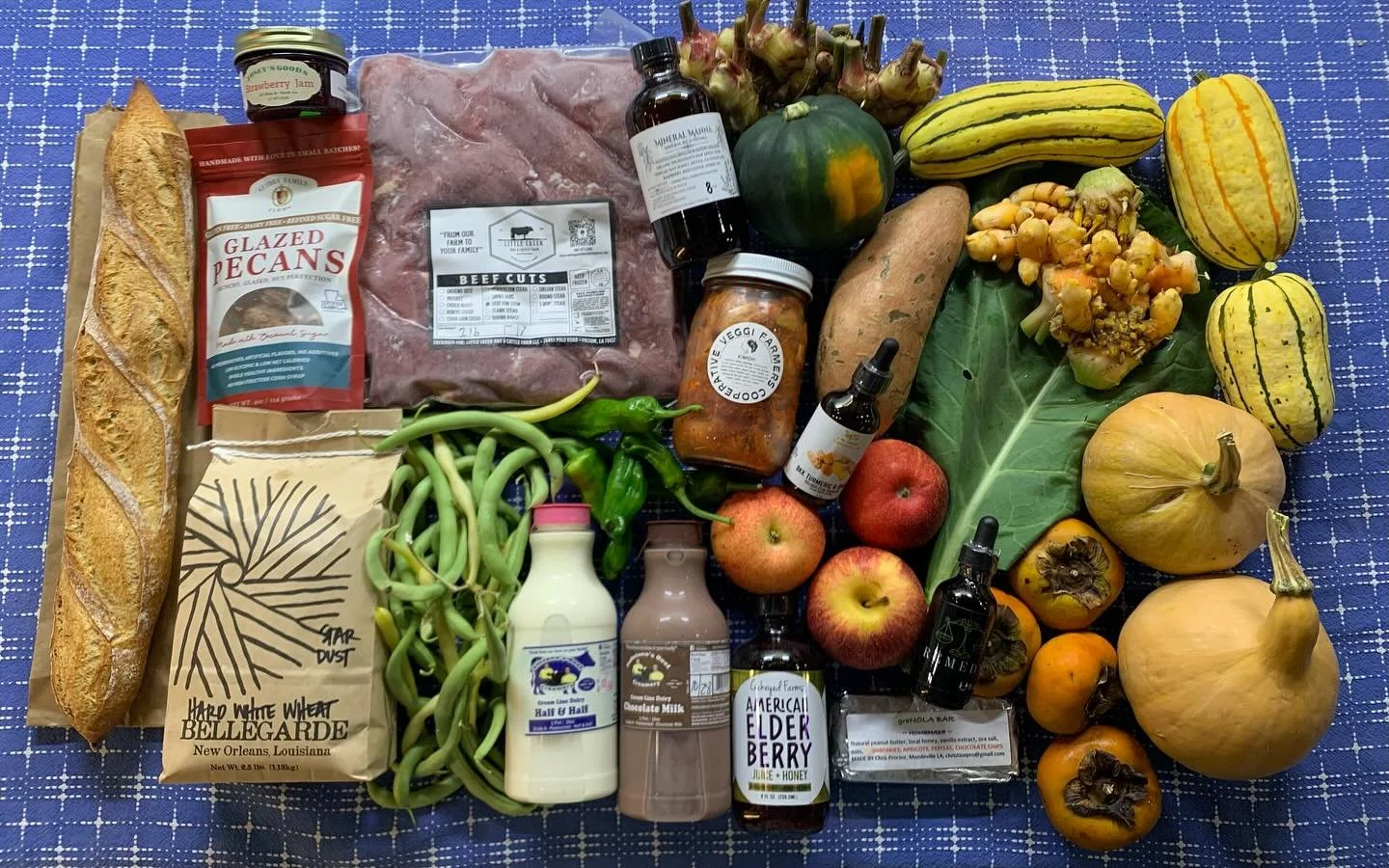 The fall bounty keeps getting better! 🥳
First @cicadacallingfarm delivery of the season today and they brought us cool stuff — freshly dug baby ginger and turmeric, heirloom Seminole pumpkins and snap beans, gorgeous collards, aji Amarillo pe