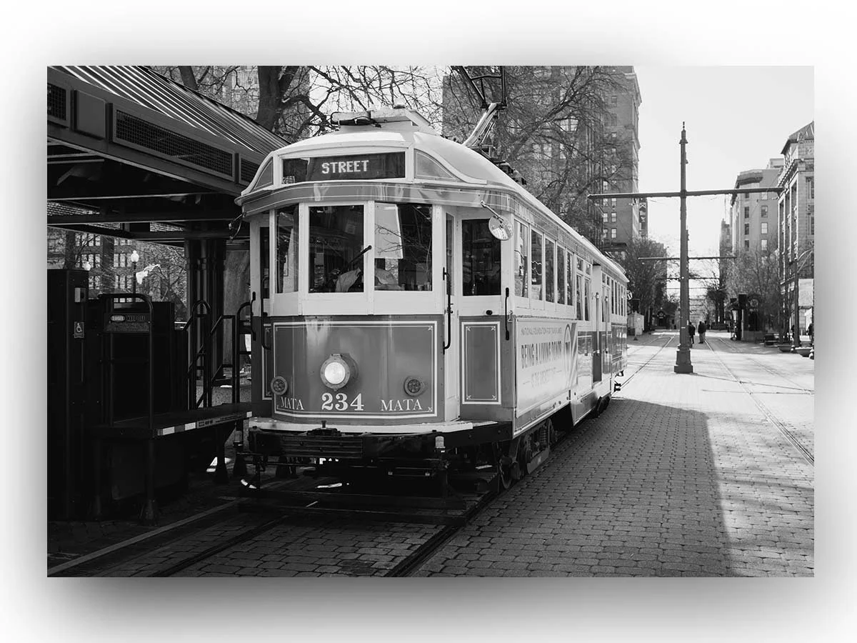 BLACK & WHITE TROLLEY
