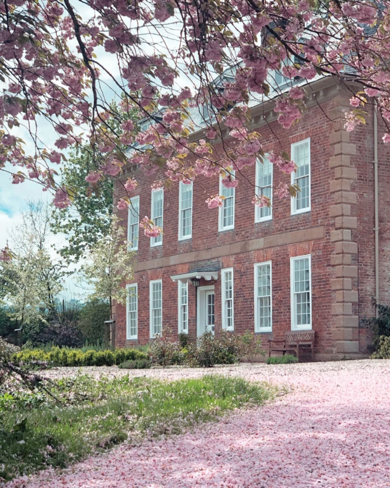 Looking forward to seeing this again as we step into our fifth year of this house. It&rsquo;s gone so quickly! We worked out over 3000 people have been through the doors in that time. That&rsquo;s a LOT of bed linen 😅
Limited spring availability so 