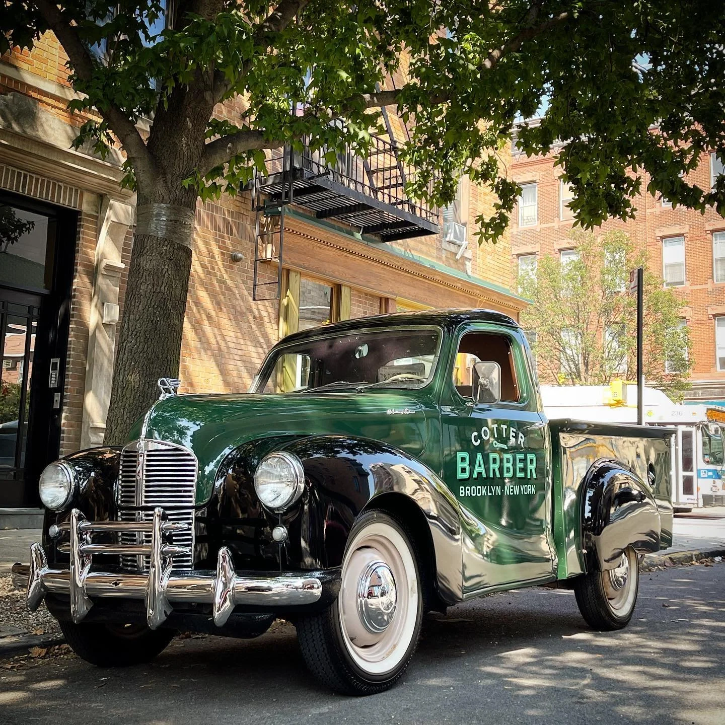 ALIGNMENT SERVICES 10-7 DAILY

#austinofengland #a40 #1949  #brooklyn #classiccars #classiccar #classiccarsdaily #alignment #barber #barbershop