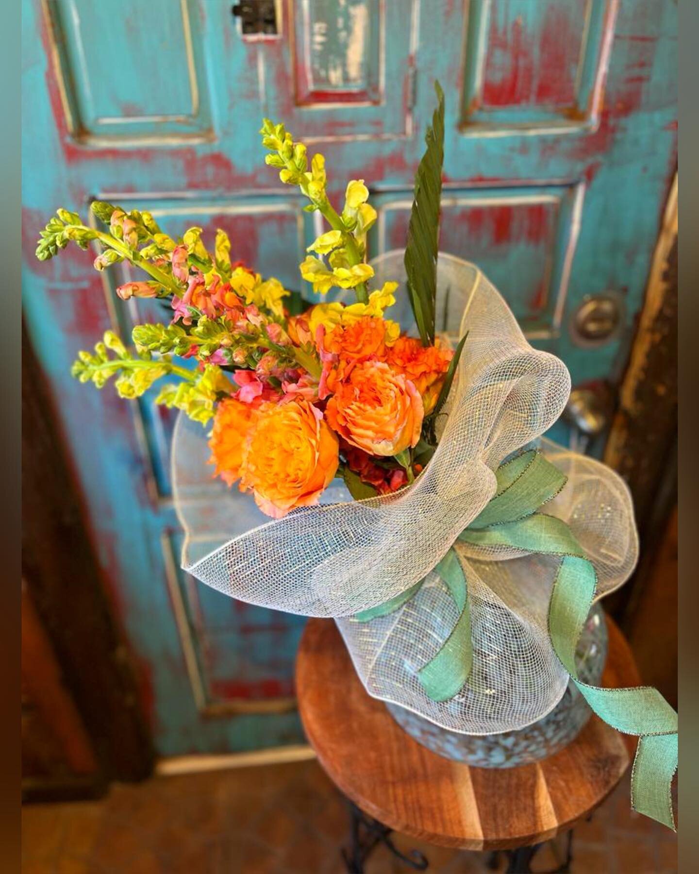 Beautiful hand tied bouquet 😍 #adoberosecustomflorist
#thankyou
#love
#elpasoflorist
#elpasotexas
#eptx
#floristsofinstagram
#floristry
#florist
#flowershop
#flowers
#floral
#freshflowers
#eventflowers