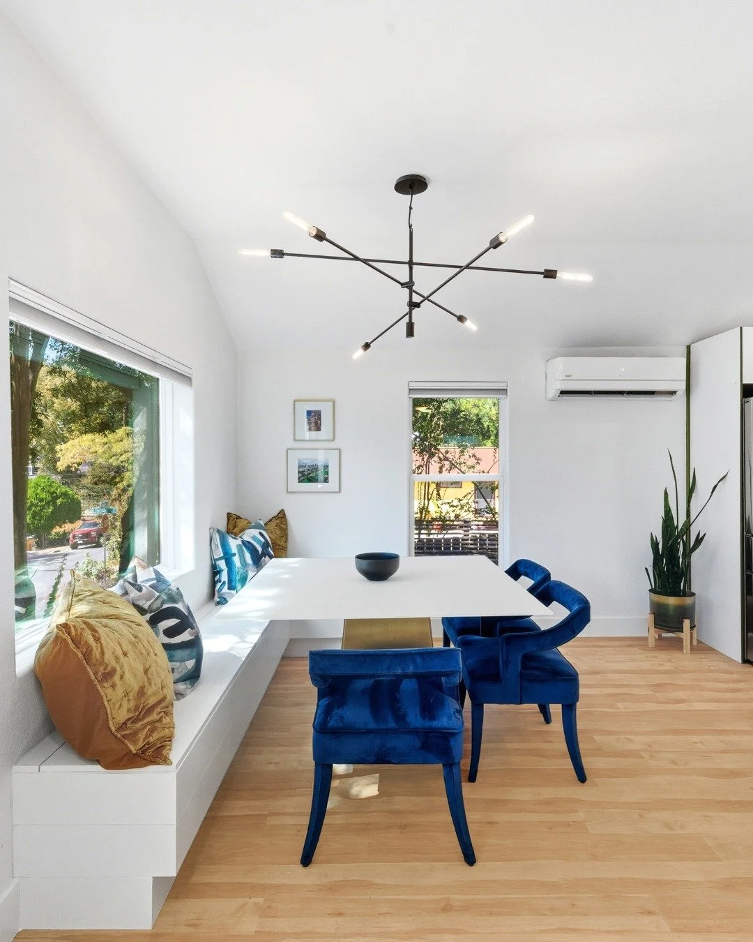 ✨ East Austin Cool Meets Modern Charm ✨
This fully renovated corner-lot bungalow blends historic soul with designer style and it’s now $200K below purchase price! Enjoy an open, light-filled layout and a generous yard, all just moments from the