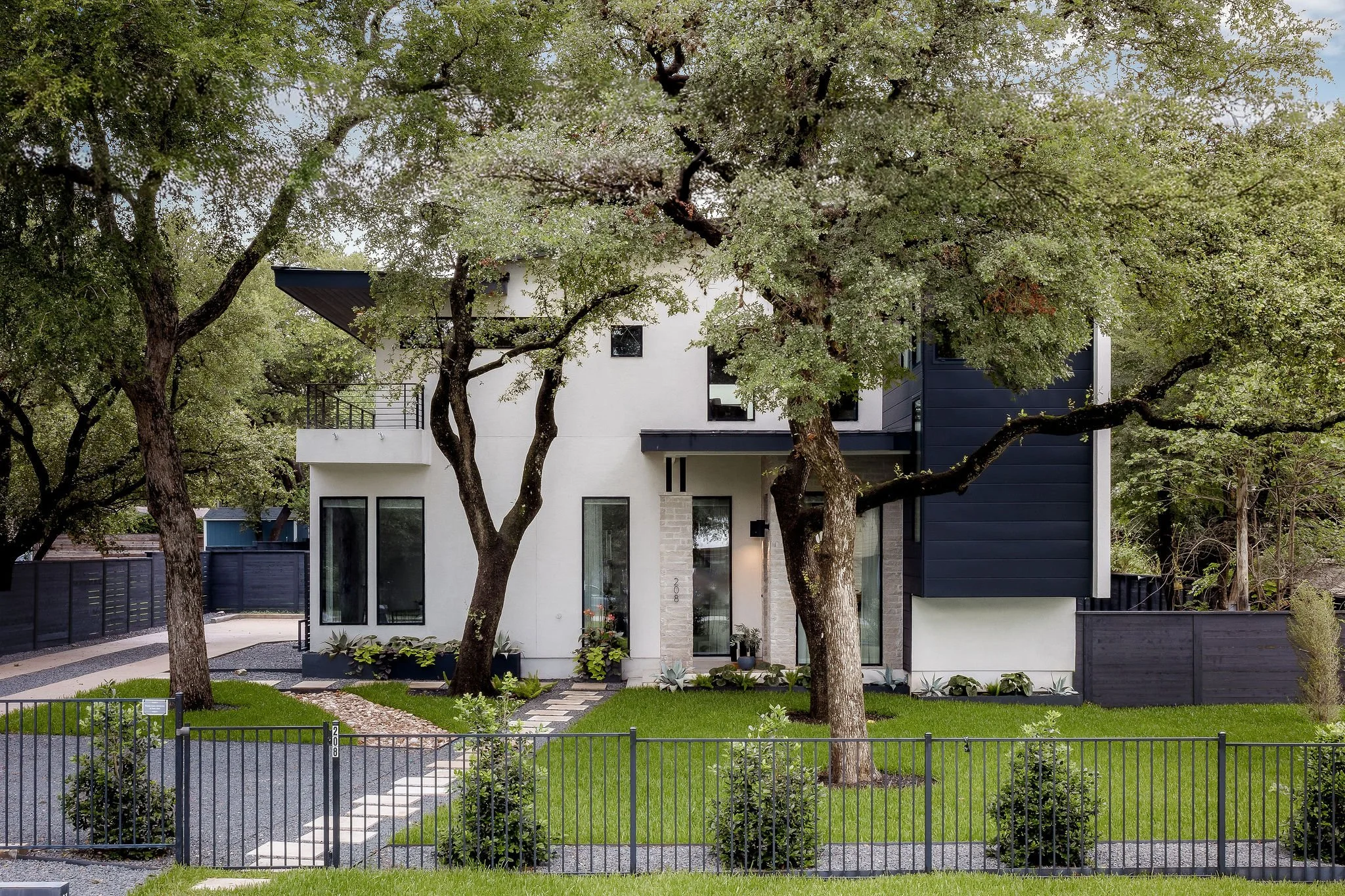Ourhouse004_Exterior.jpg