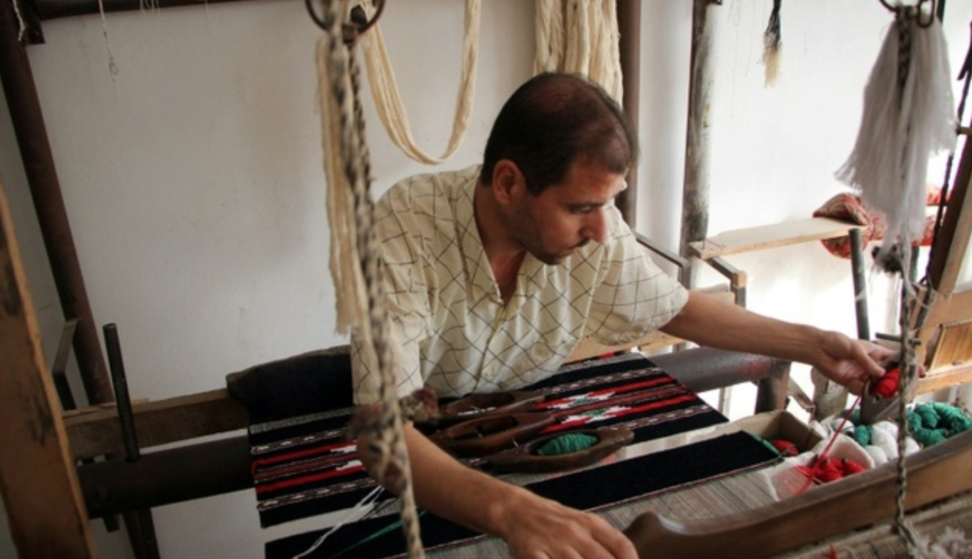 Syria's last weavers abandon looms without thread