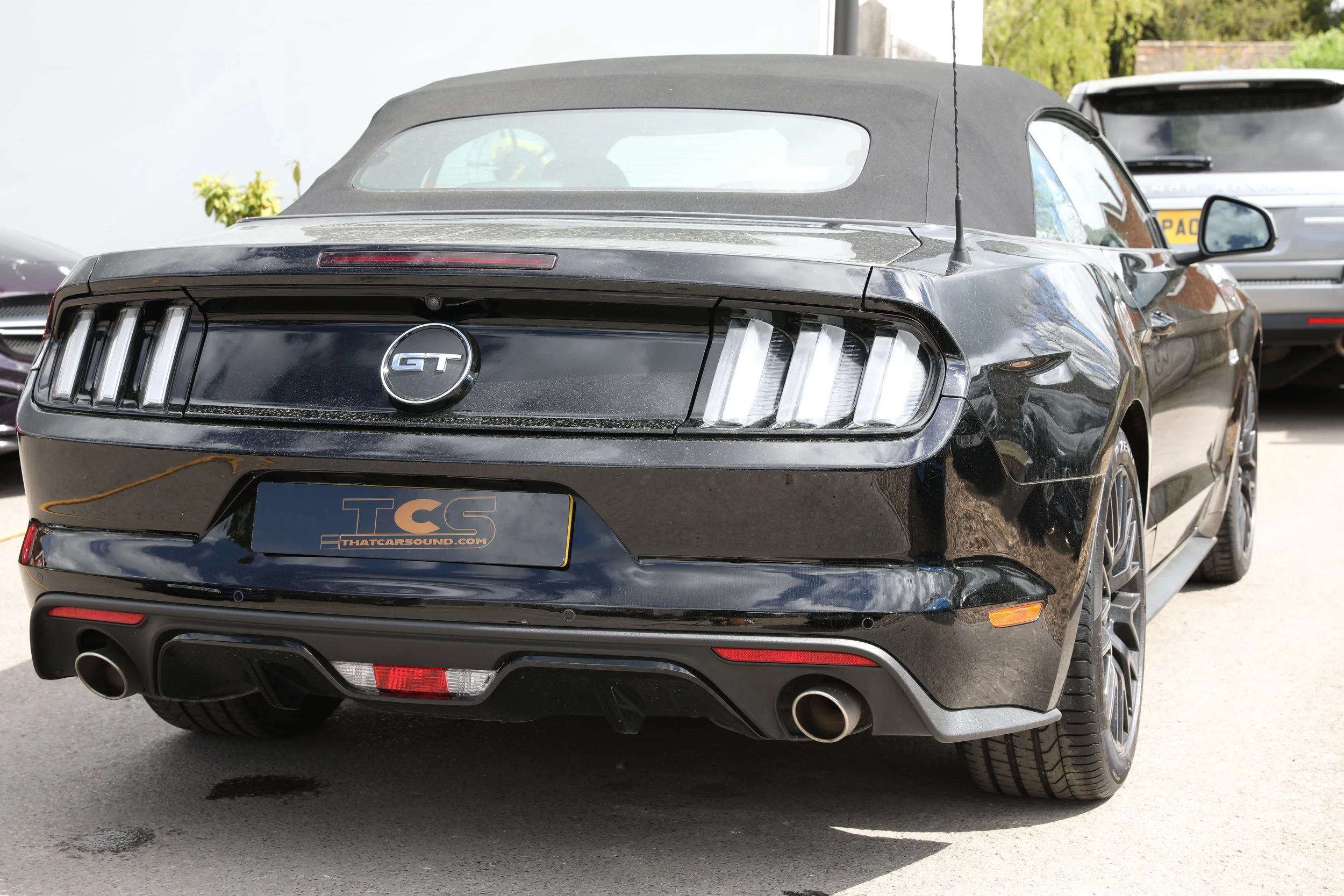 FORD MUSTANG