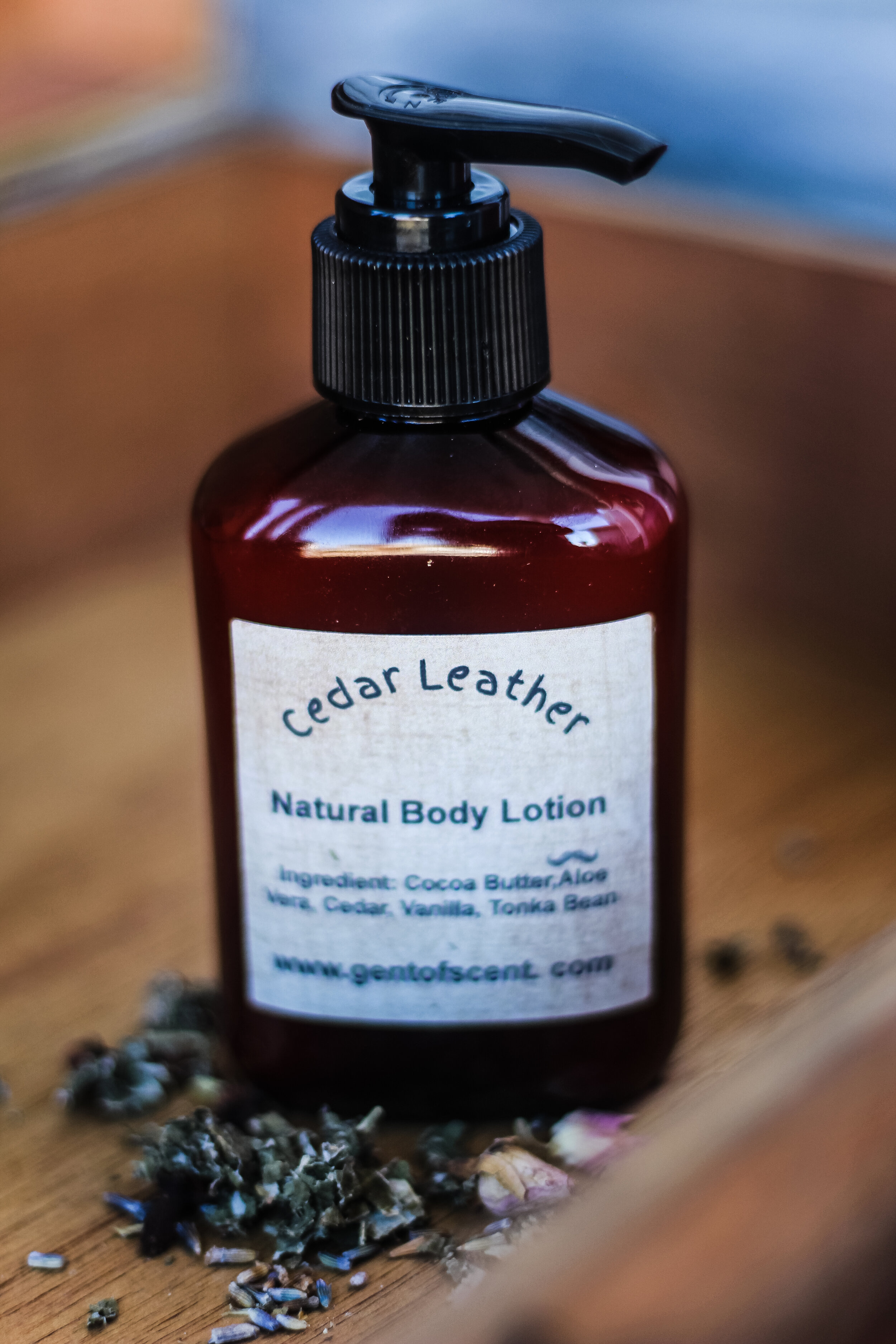 Cedar Leather Essential Oil Based Lotion — The Gent of Scent