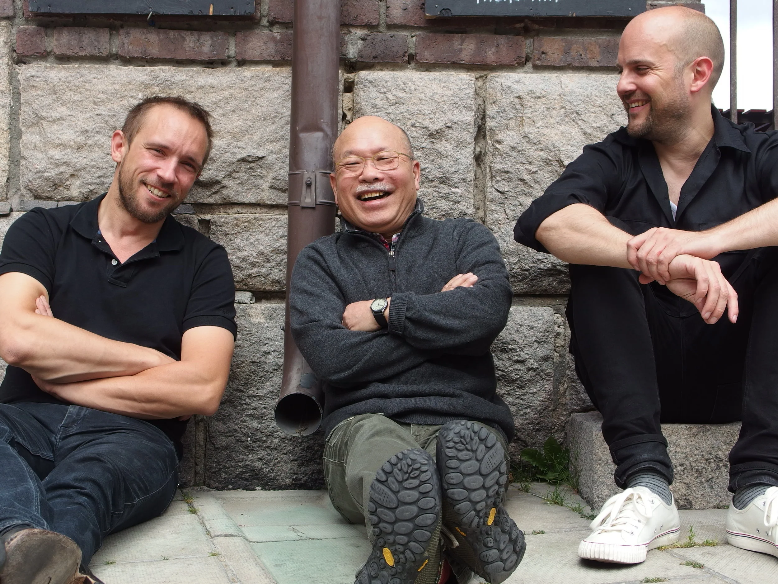 photo by Dagge Lundquist Paal Nilssen-Love : drums / Akira Sakata : alto saxophone, Bb clarinet, vocals / Johan Berthling : double bass