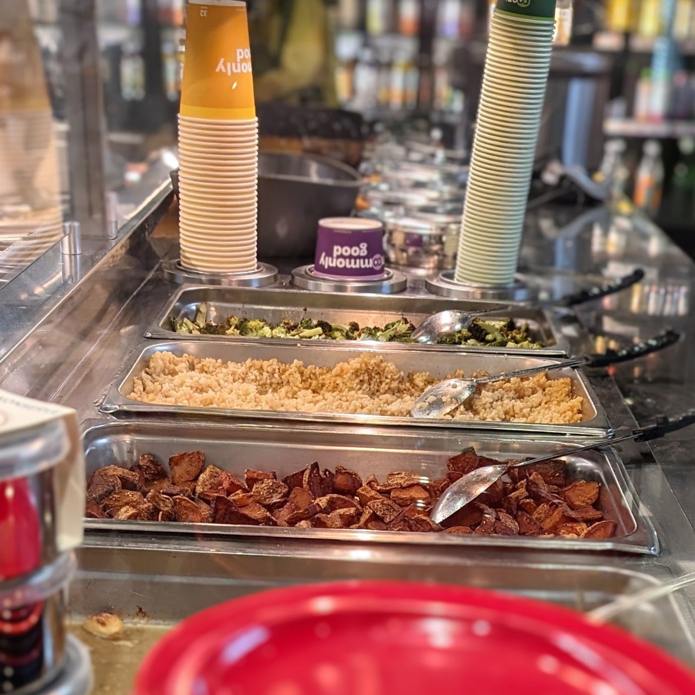 Did you know? Our hot bar and salad bar are made fresh daily! Swing by for a delicious, healthy meal that's perfect for any budget. 🥗🍲
