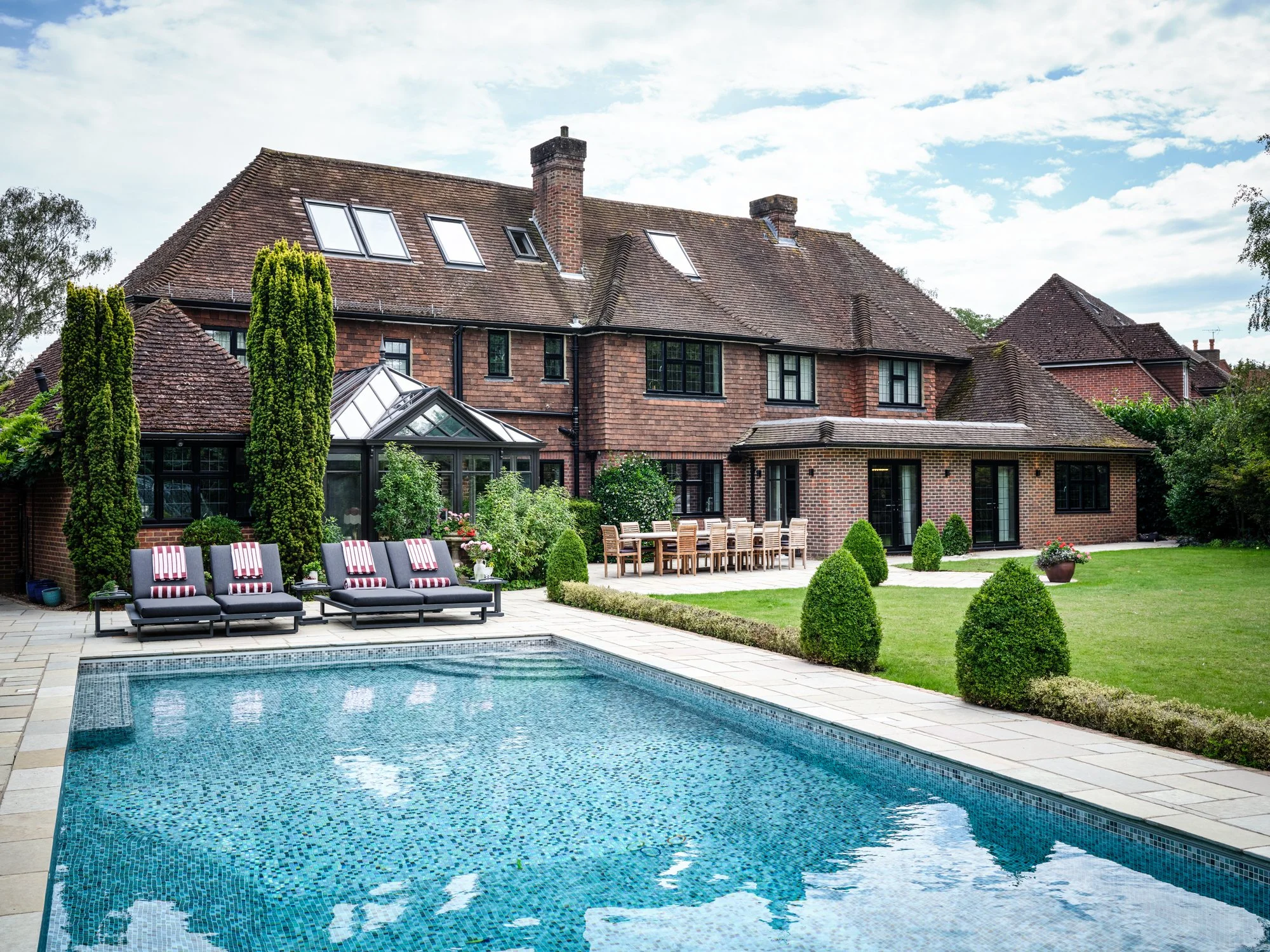 TCN_BRADLEY TAYLOR DESIGN - Arden House- Surrey EXTERIOR 0313.jpg