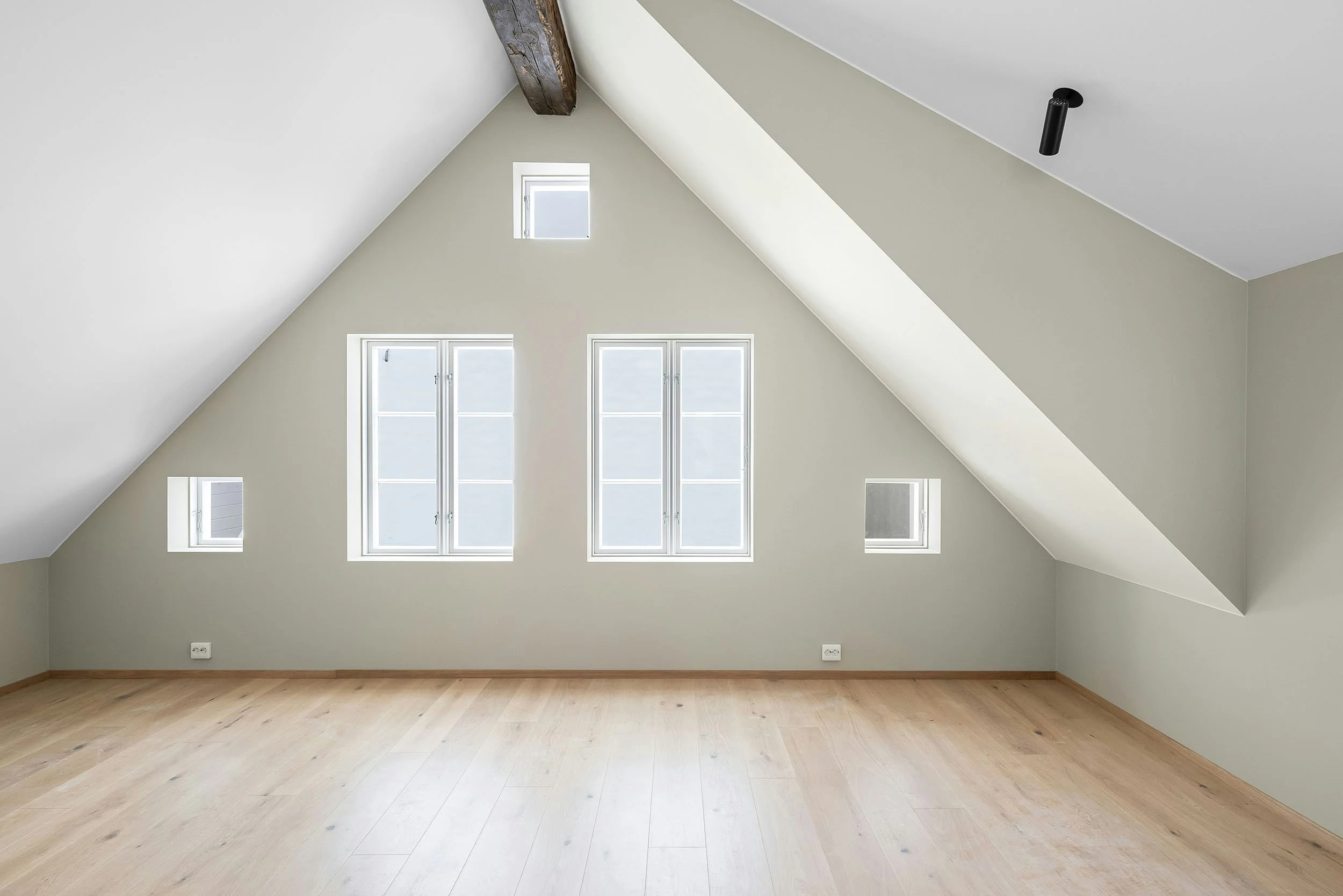 Simple and Effective Attic Organization Tips from a Pro