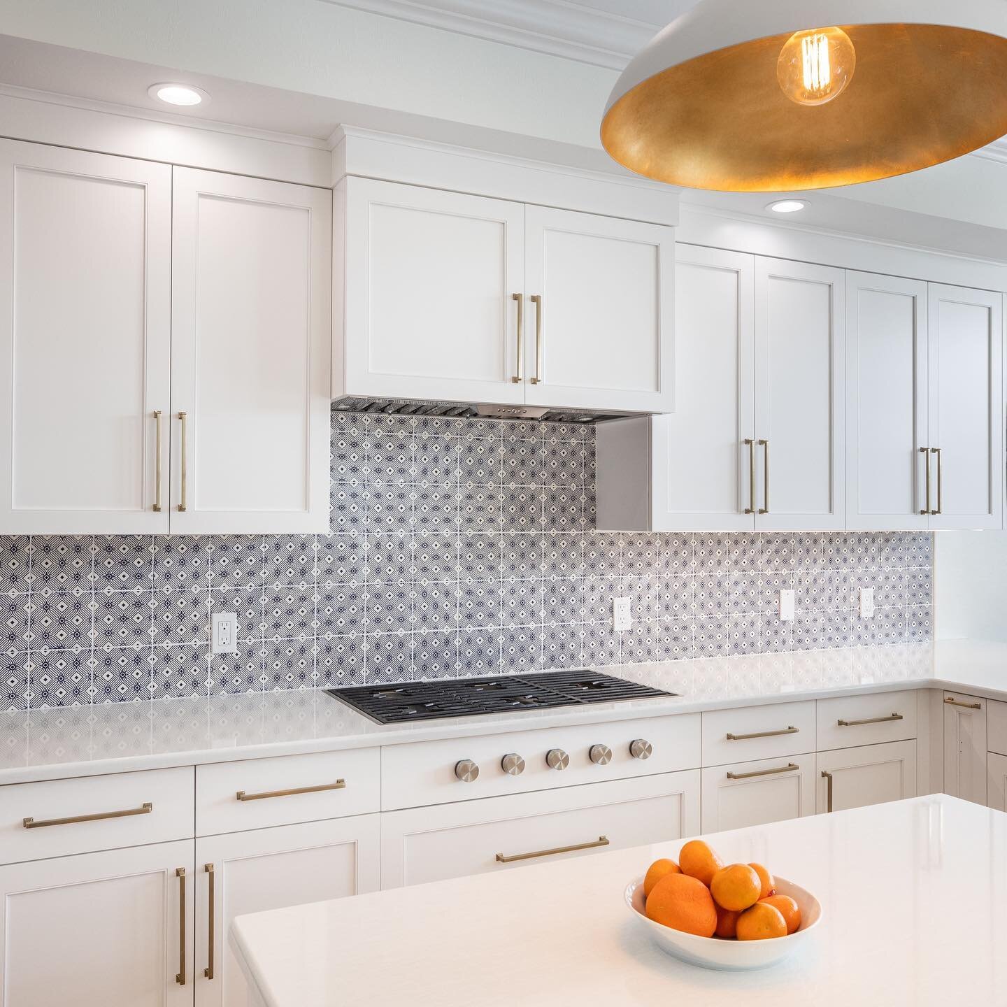 A clean kitchen and sunny breakfast room, no better way to start the weekend. 

#interiordesign #design #homedecor #interiors #homedesign #interiordesigner #furniture #designer #interiorstyling #interiordecor #inspiration #interiordecorating #kitchen