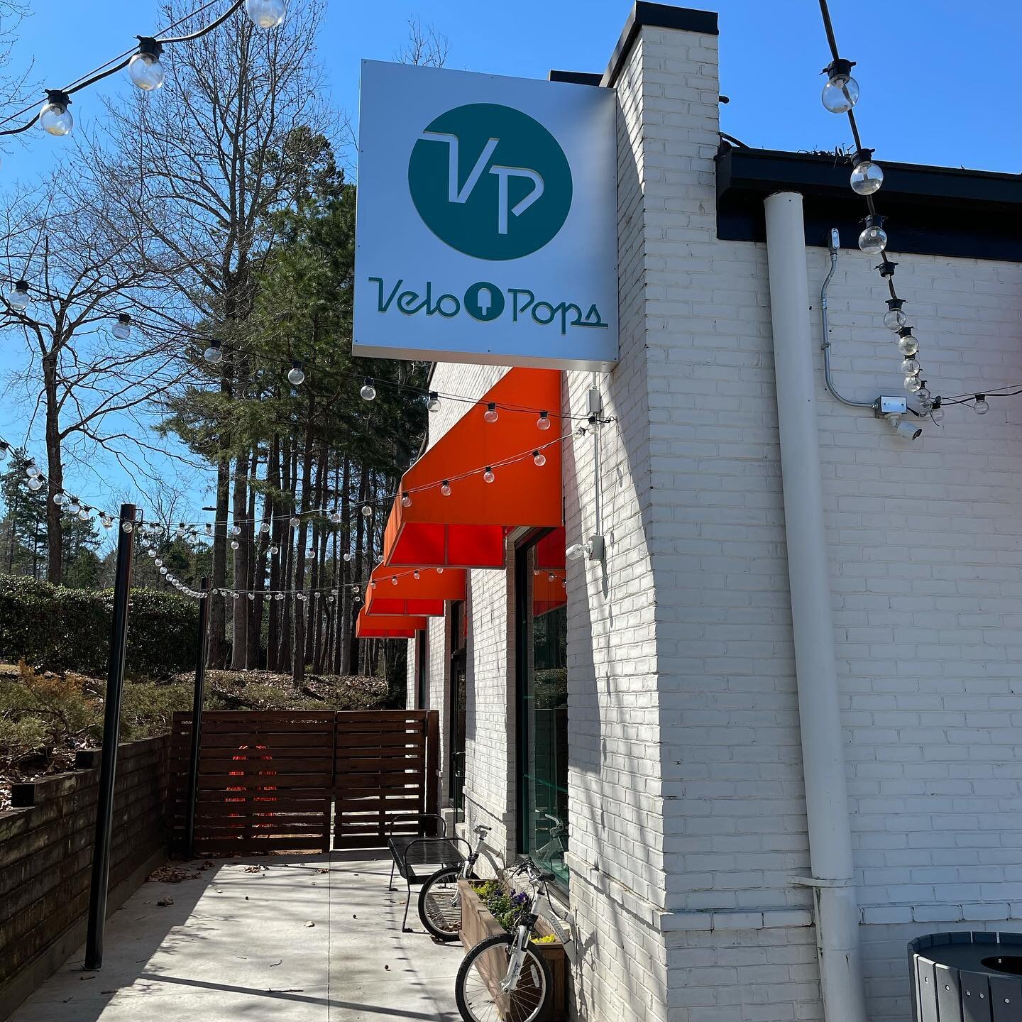 Pops on the patio weather is back!! 

Come by and soak up some sunshine with us - we are here from 1:30 until 7:30 every day ☀️

#velopops #velopopsclt #hellovelo #popsonthepatio #patioweather #sunshine