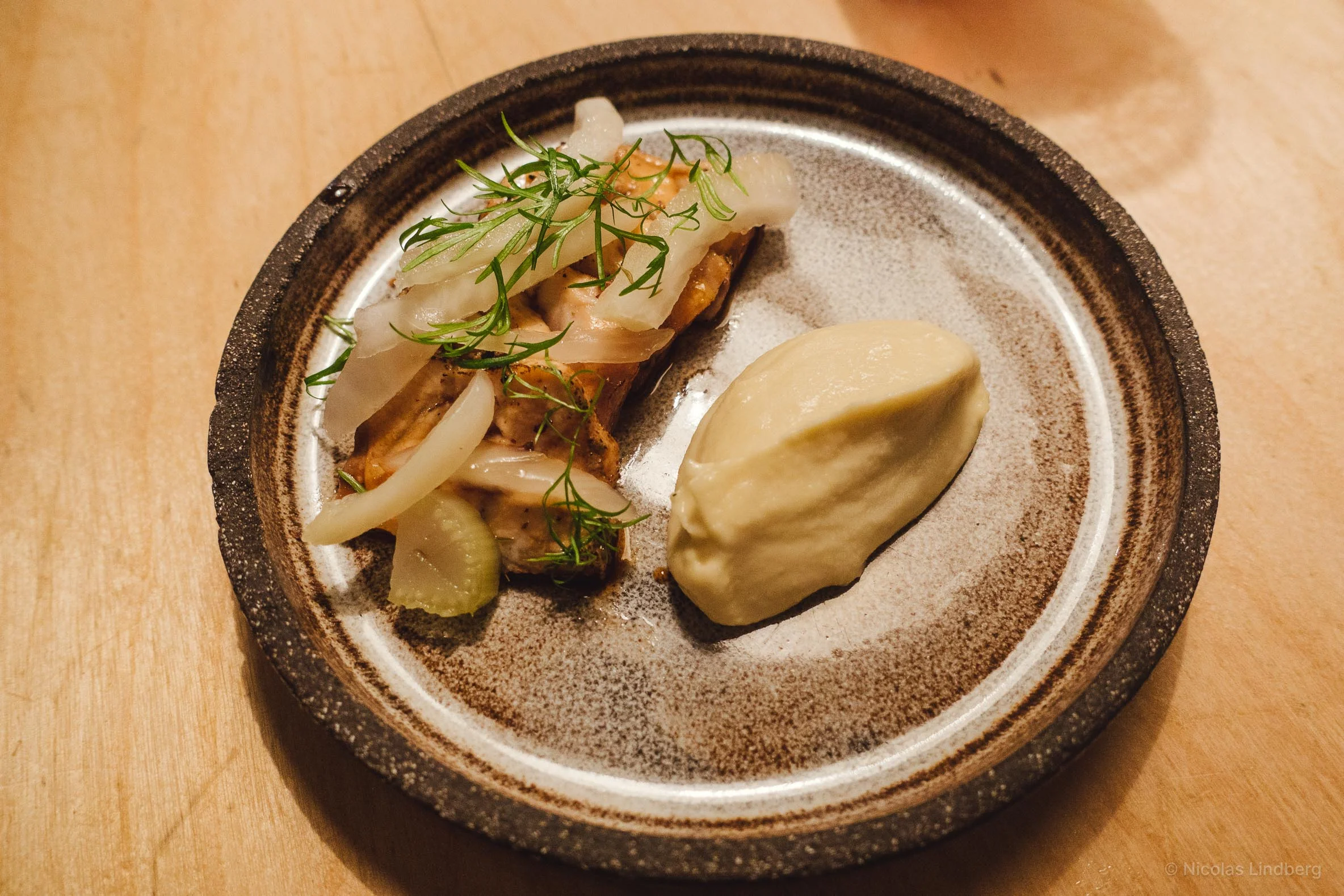 Salmon tataki, cauliflower, miso, ikura and fennel