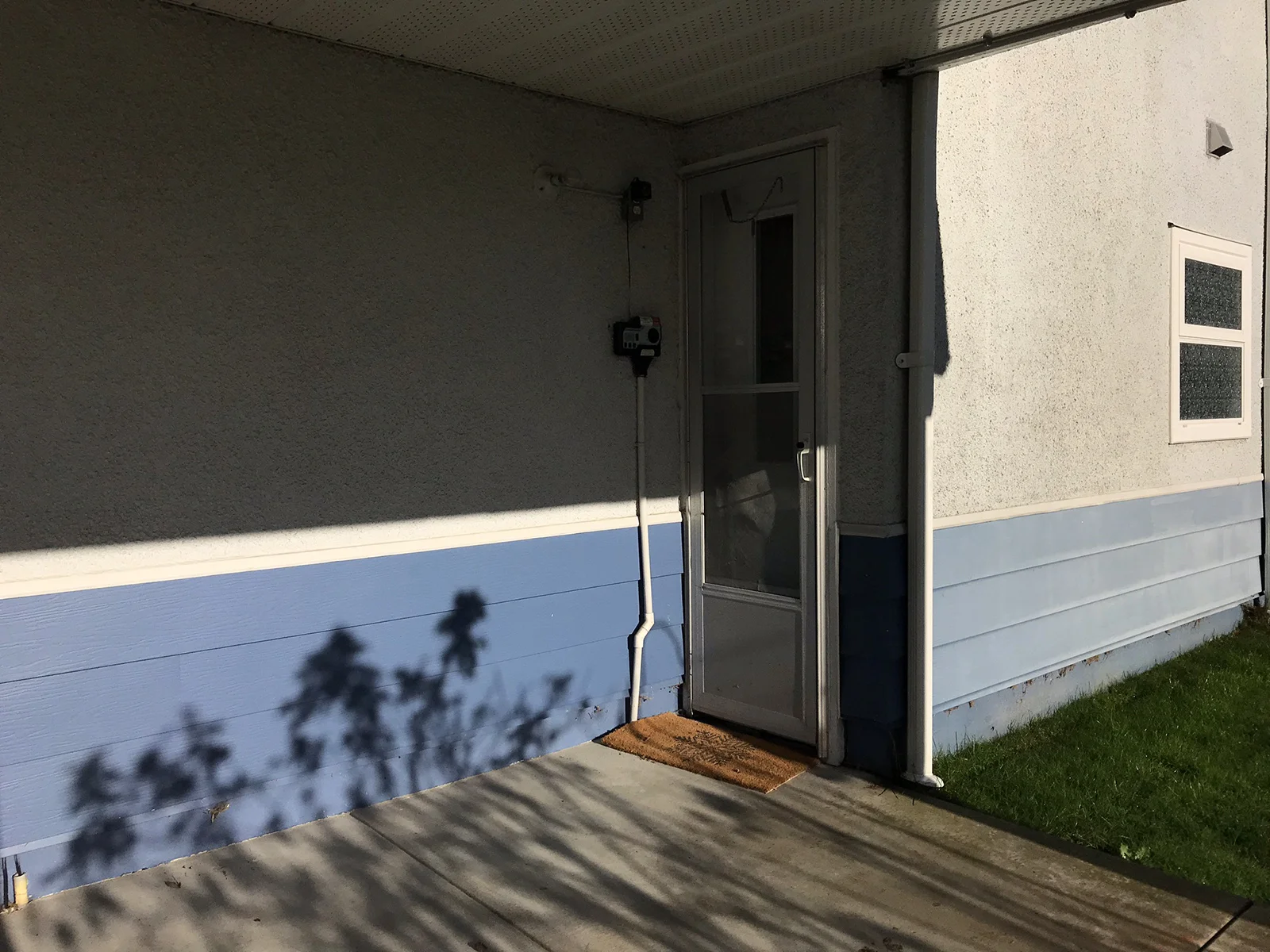South facing wall and long shadows, North Vancouver © Tanya Clarke 2018