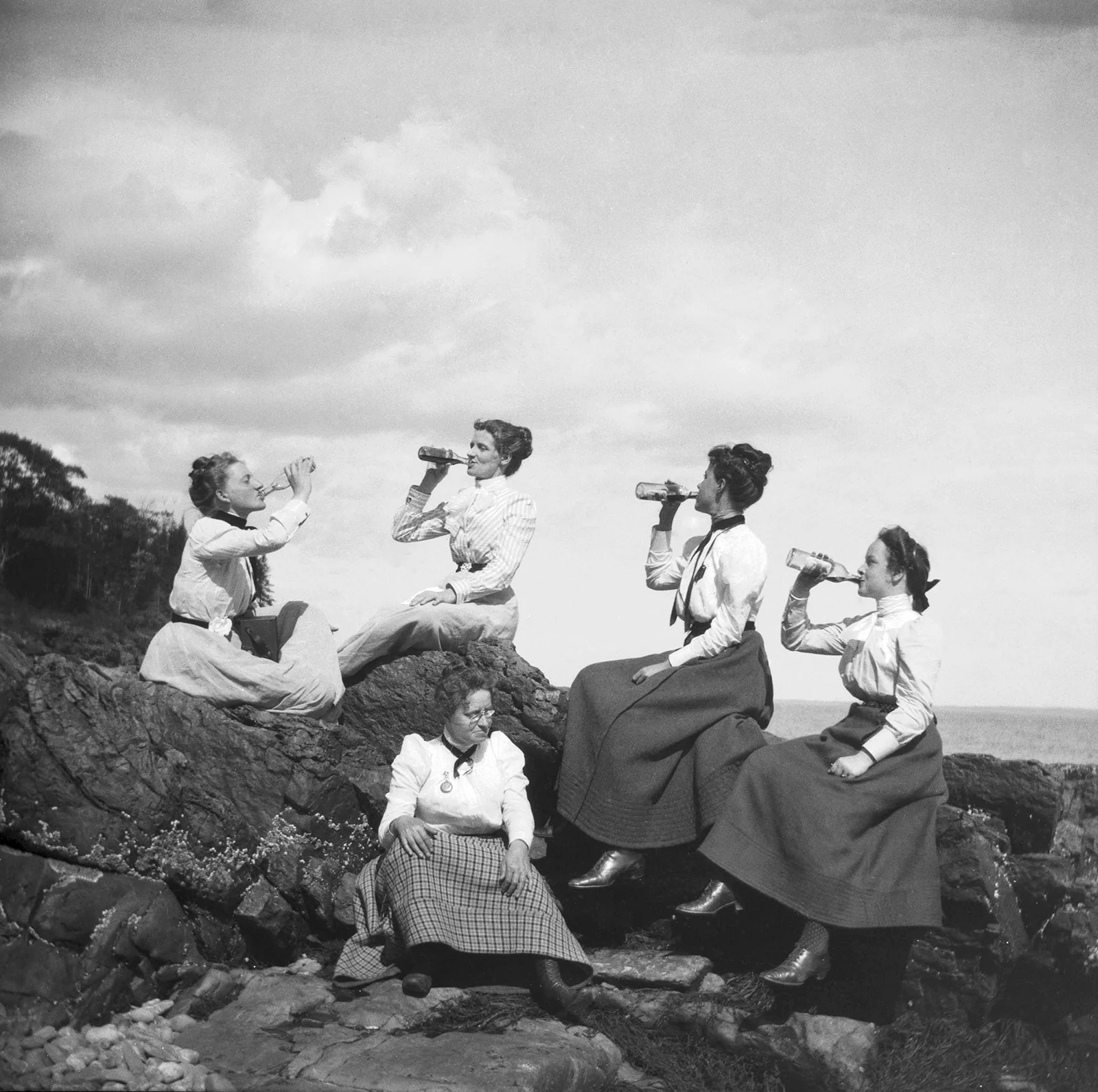Picnic at Sherman's Point, Camden, USA, 1900, by the family and friends photographer Theresa Babb (second from left drinking from bottle).