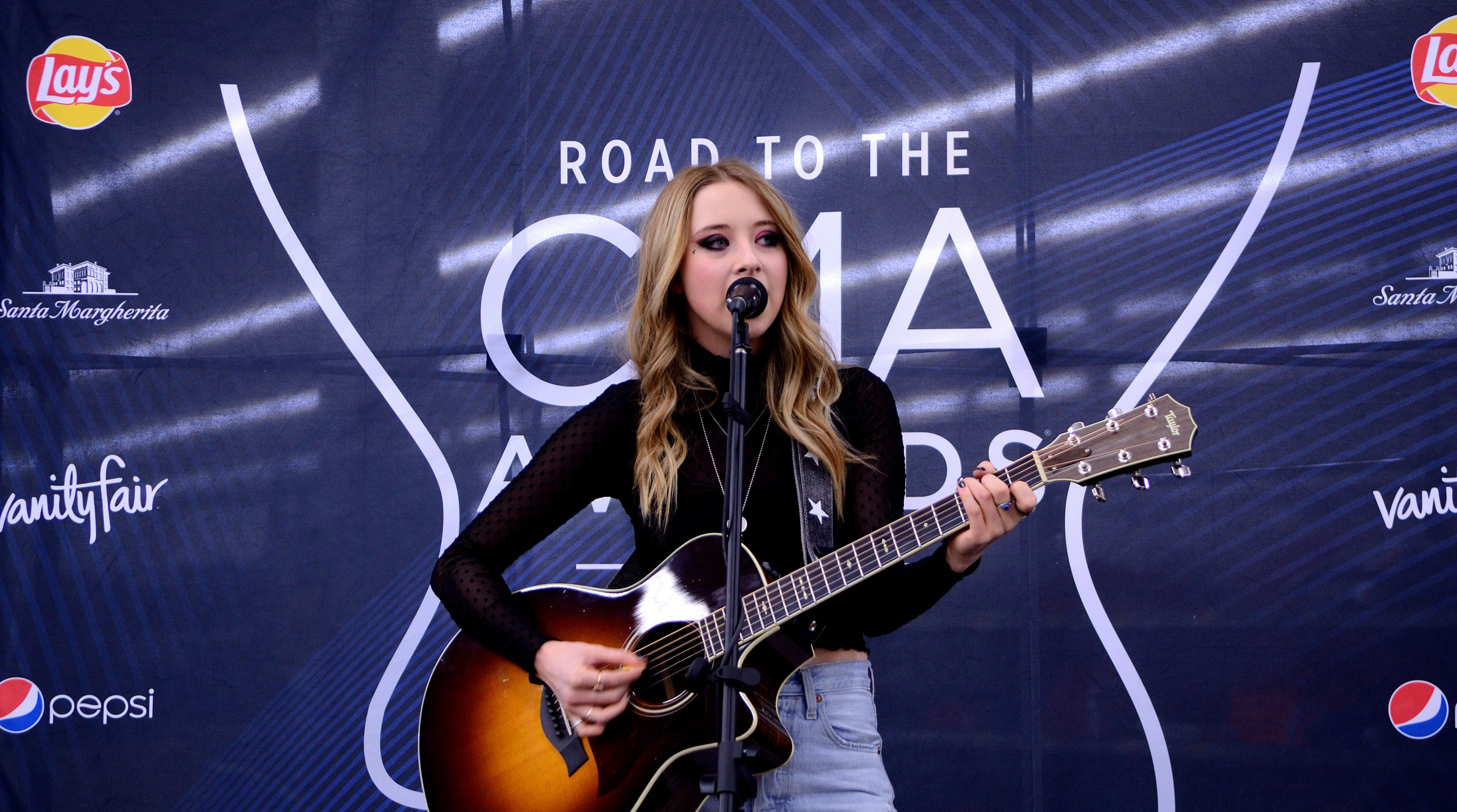    Kalie Shorr   // 2018-10-28 // Road to the CMA Awards Tour - Walmart - Taylor, MI // Photos by  Attila Hardy  