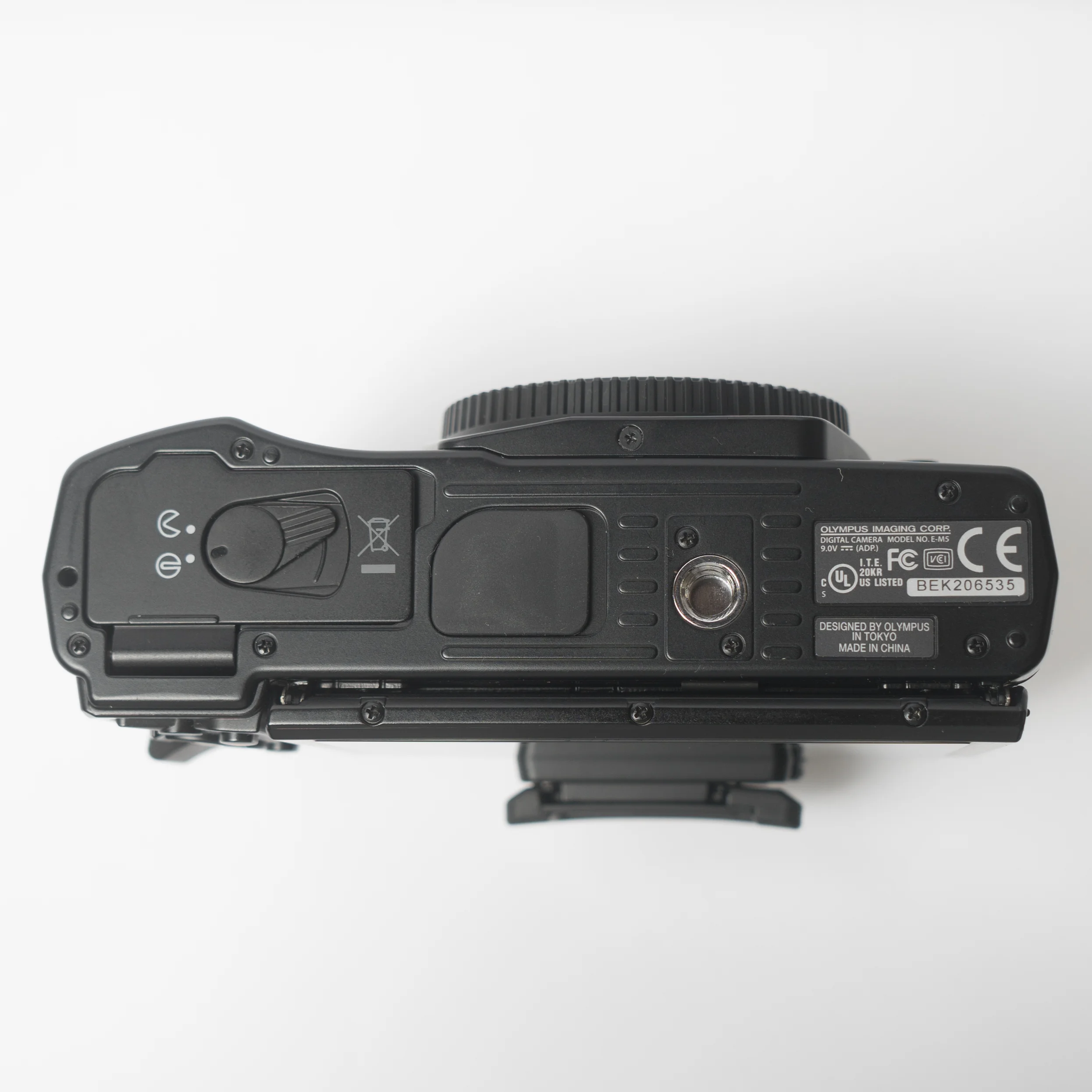 Olympus OM-D E-M5 Mirrorless Micro Four Thirds Digital Camera (Body, Black) Pixity