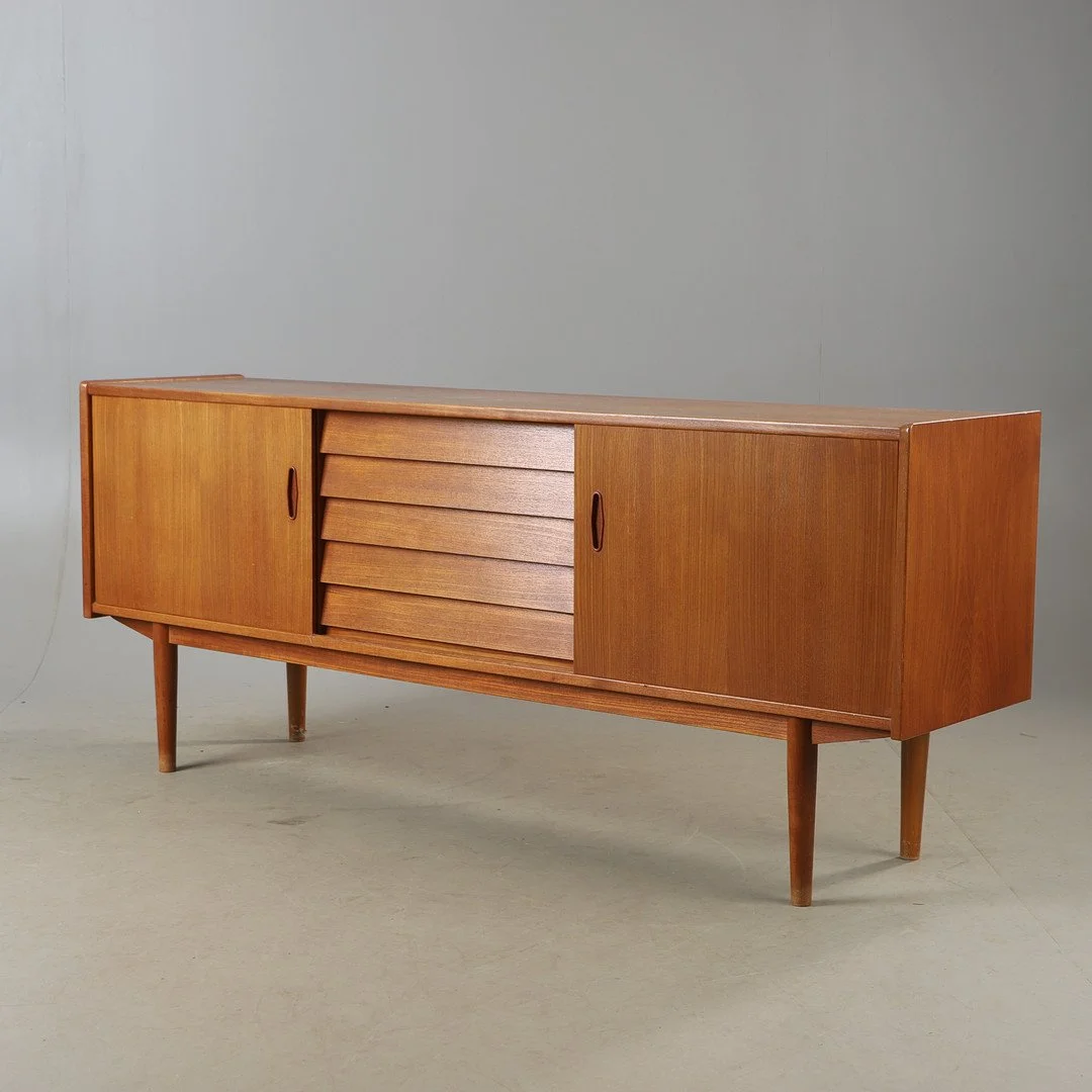 Sideboard 1.jpg