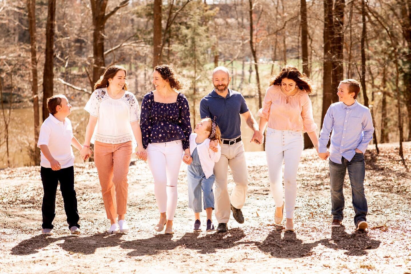 This family!! We had so much fun together! 🤩🤩 

#katiespataphotography #charlottenc #charlottefamilyphotography #charlottefamilyphotographer #cltfamilyphotography #charlottephotographer #clickinmoms #clickmagazine #charlotteweddingphotography #char