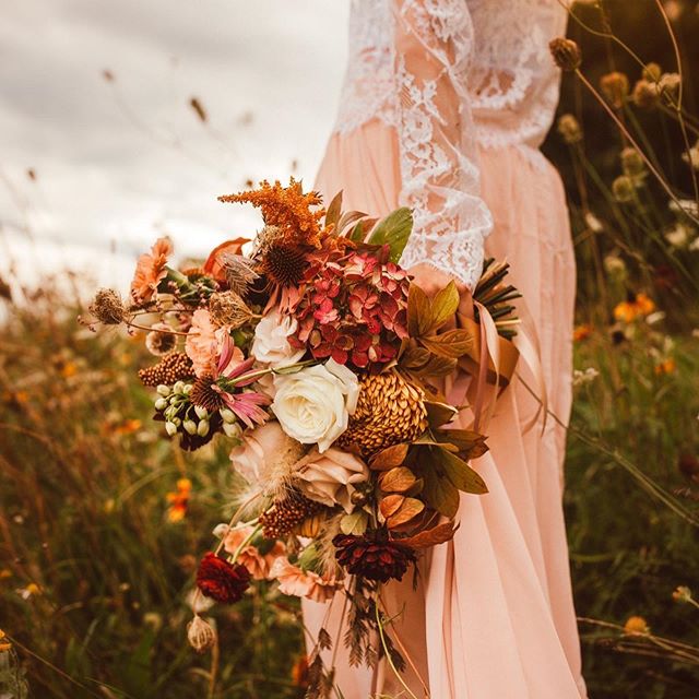 So what a great start to the week. @llarsonphotography does it again... blows my mind with her amazing talent🤗🤗🤗 yesterday she and I finally had a moment to put into motion a styled shoot that we&rsquo;d been talking about since we first met and h