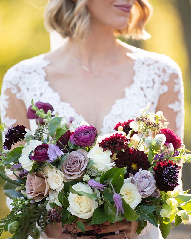 Give me all the purples! Photos from my last wedding of the season just came through and I&rsquo;m in love! @scarinzi captured the most beautiful moments! Everything is so crisp and clear like I was standing right there🤗 @kelly_holleran you made the