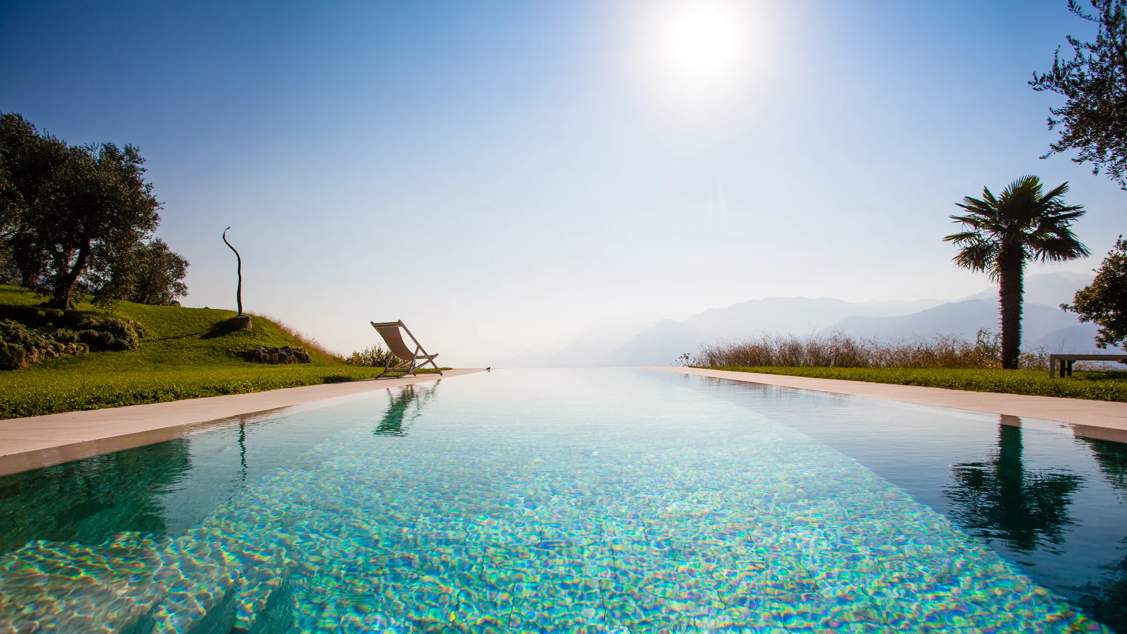 Infinity Pool mit Seeblick