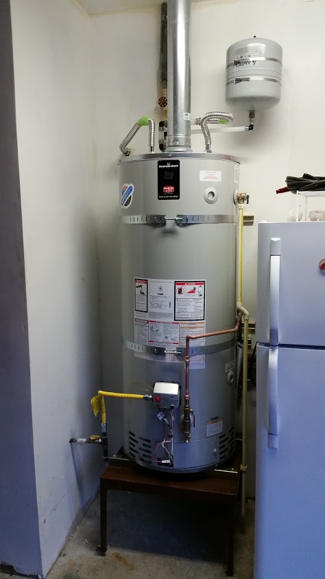 Residential gas water heater with recirc system and expansion tank for thermal expansion