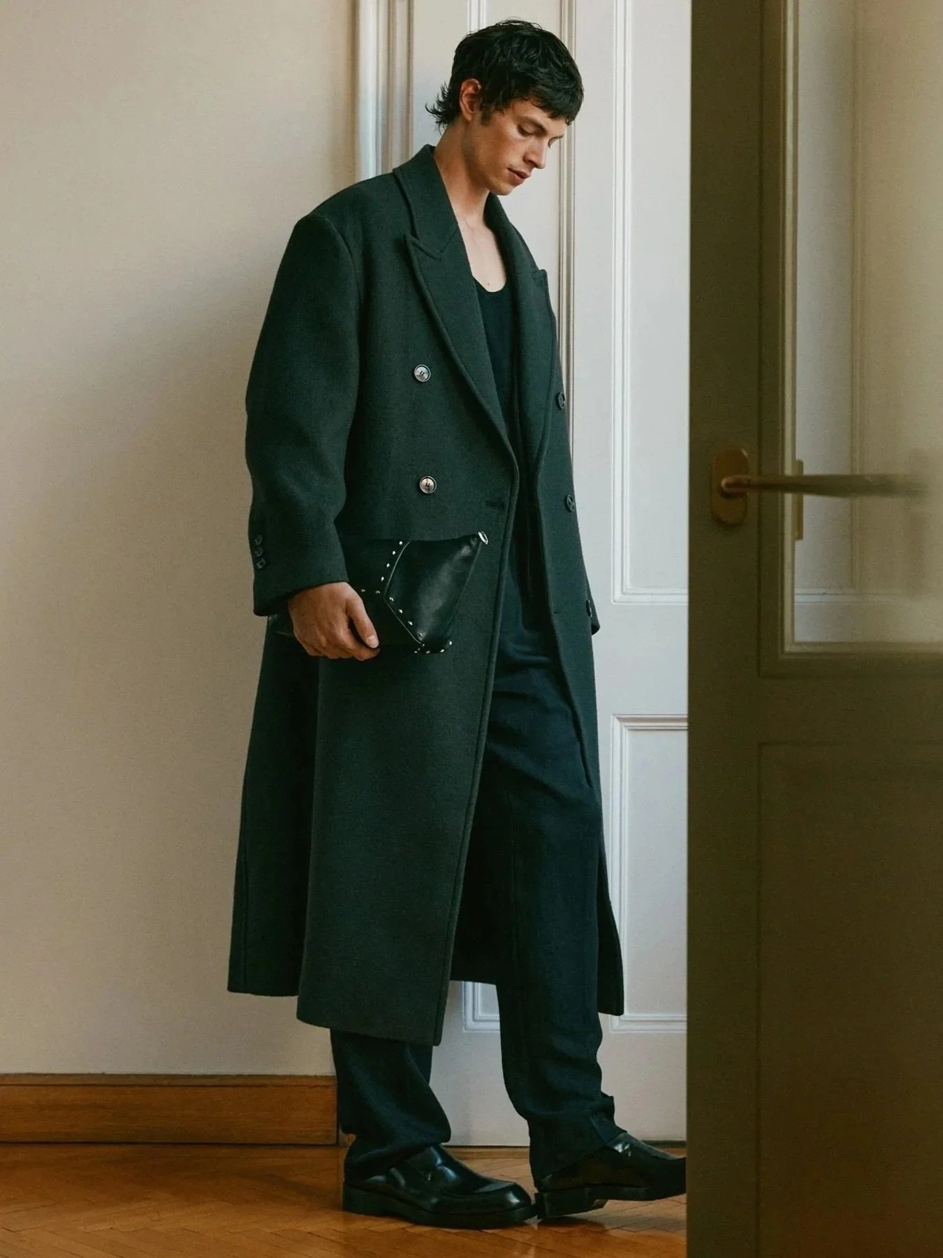 Womenswear and Menswear Buyers, Global - 935 Stores,  1110 Contacts