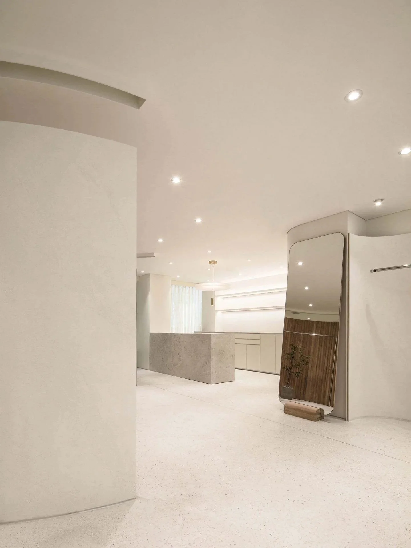 Swimwear & Intimates Buyers, Europe - 175 Stores, 195 Contacts