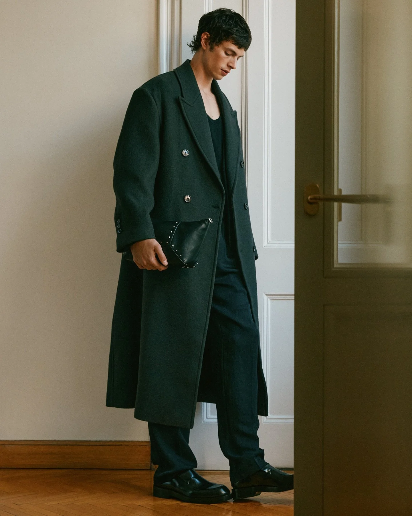 Womenswear and Menswear Buyers, Global - 935 Stores,  1110 Contacts