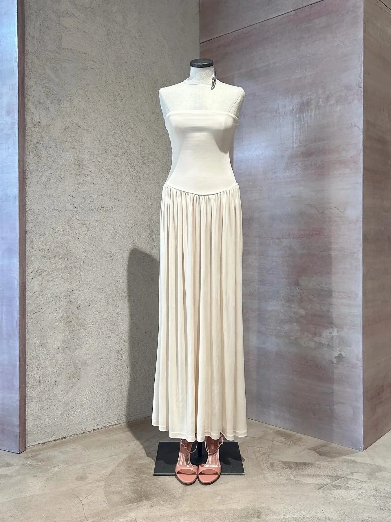 Womenswear, Occasion Buyers, Global - 950 Stores, 1105 Contacts