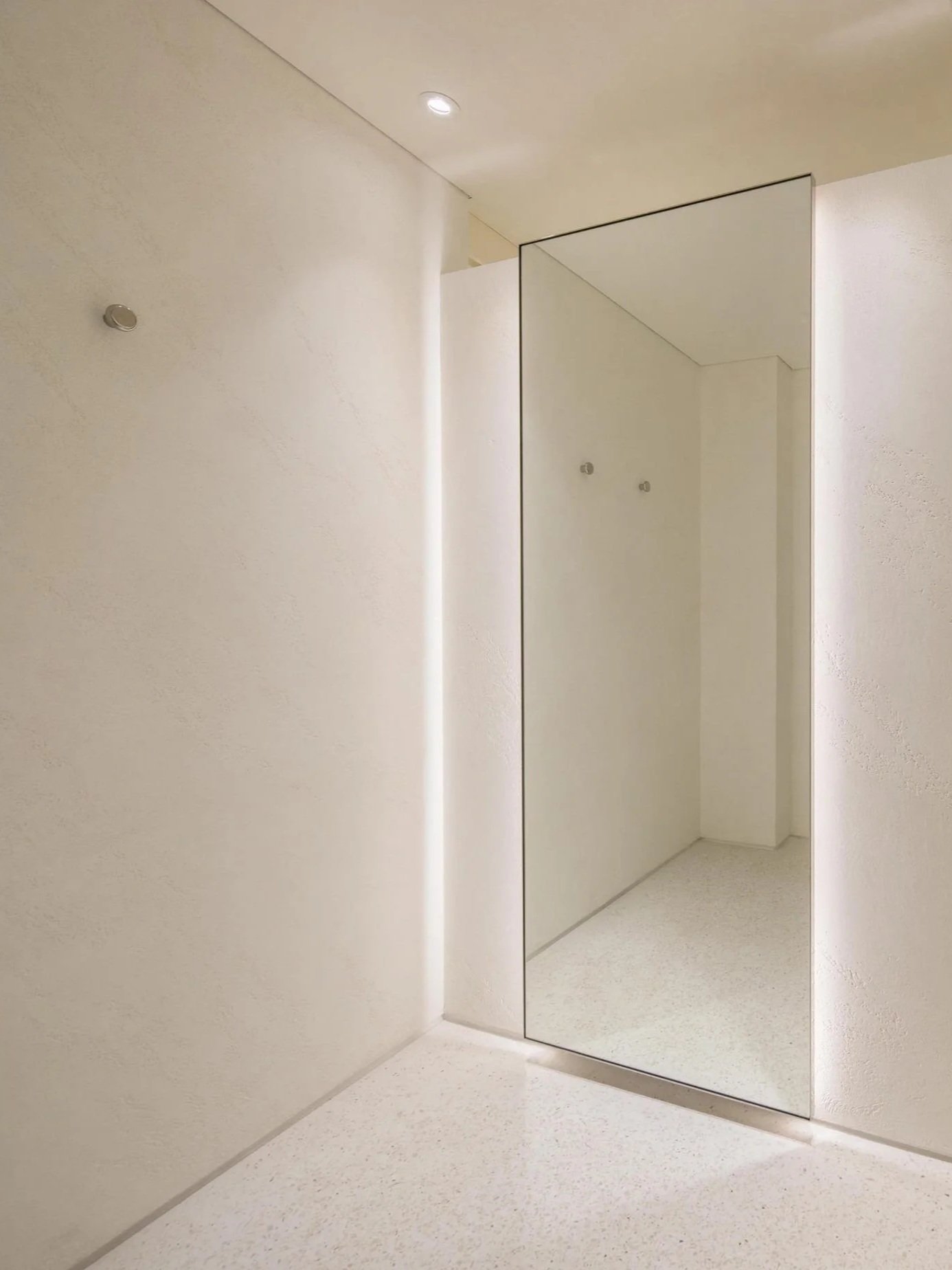 Occasion & Bridal Buyers, North & South America - 195 Stores, 225 Contacts