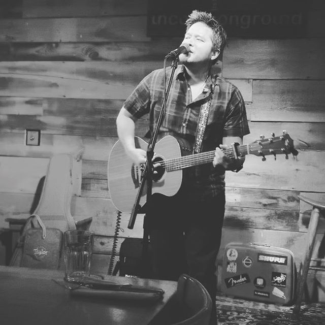 A bit slow to post but thanks to everyone who came out to @uncommongrd Saturday. Had a blast playing for you and sharing the stage with the other amazing artists.

#uncommondground #livemusic #skylineconcertseries #acoustic #acousticmusic #singersong