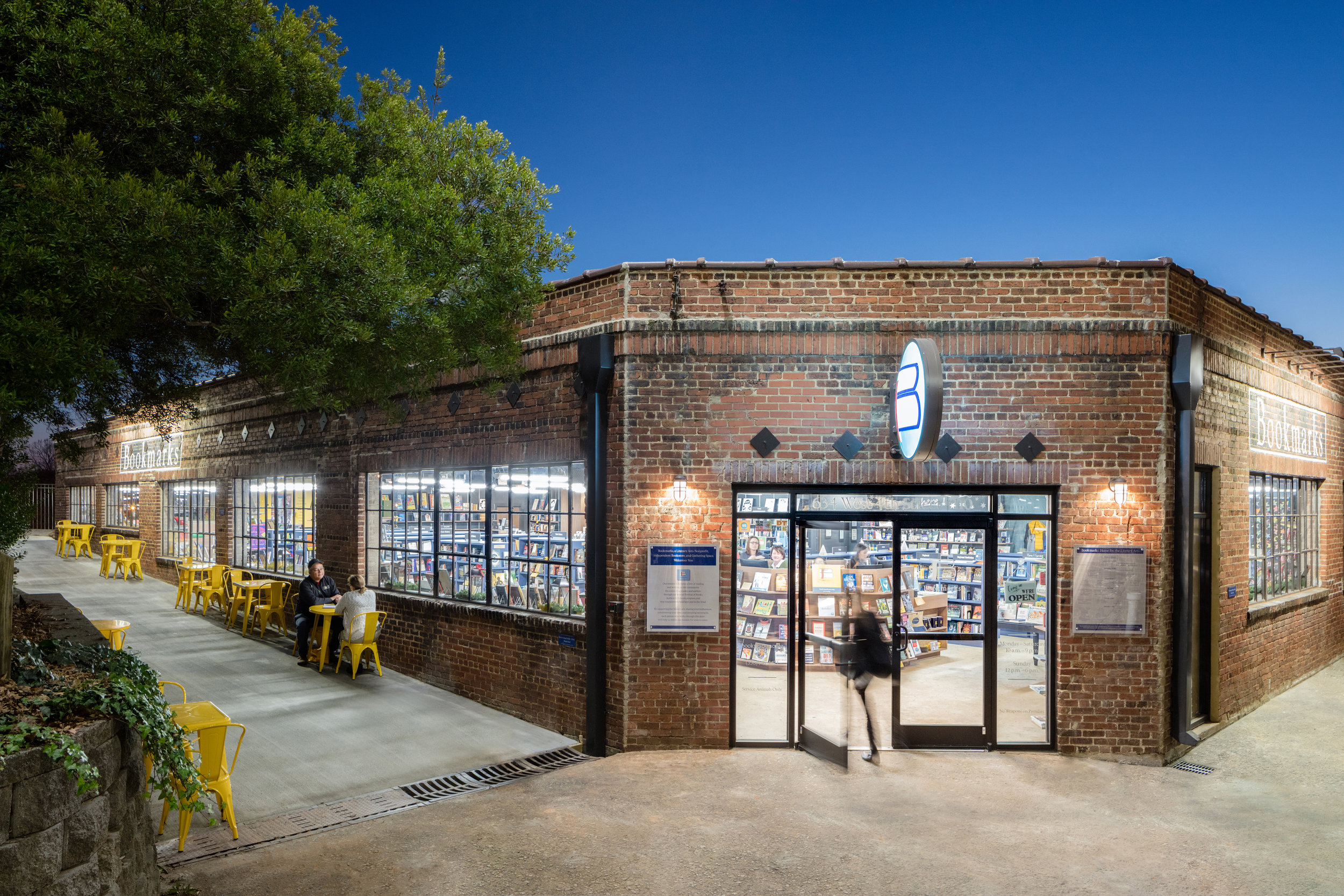 The site for their new venture was a 1920s masonry building that had operated as the garage behind the Nash automobile dealership on West Fourth Street, one of downtown’s main thoroughfares. The garage building was connected back to Fourth Street vi