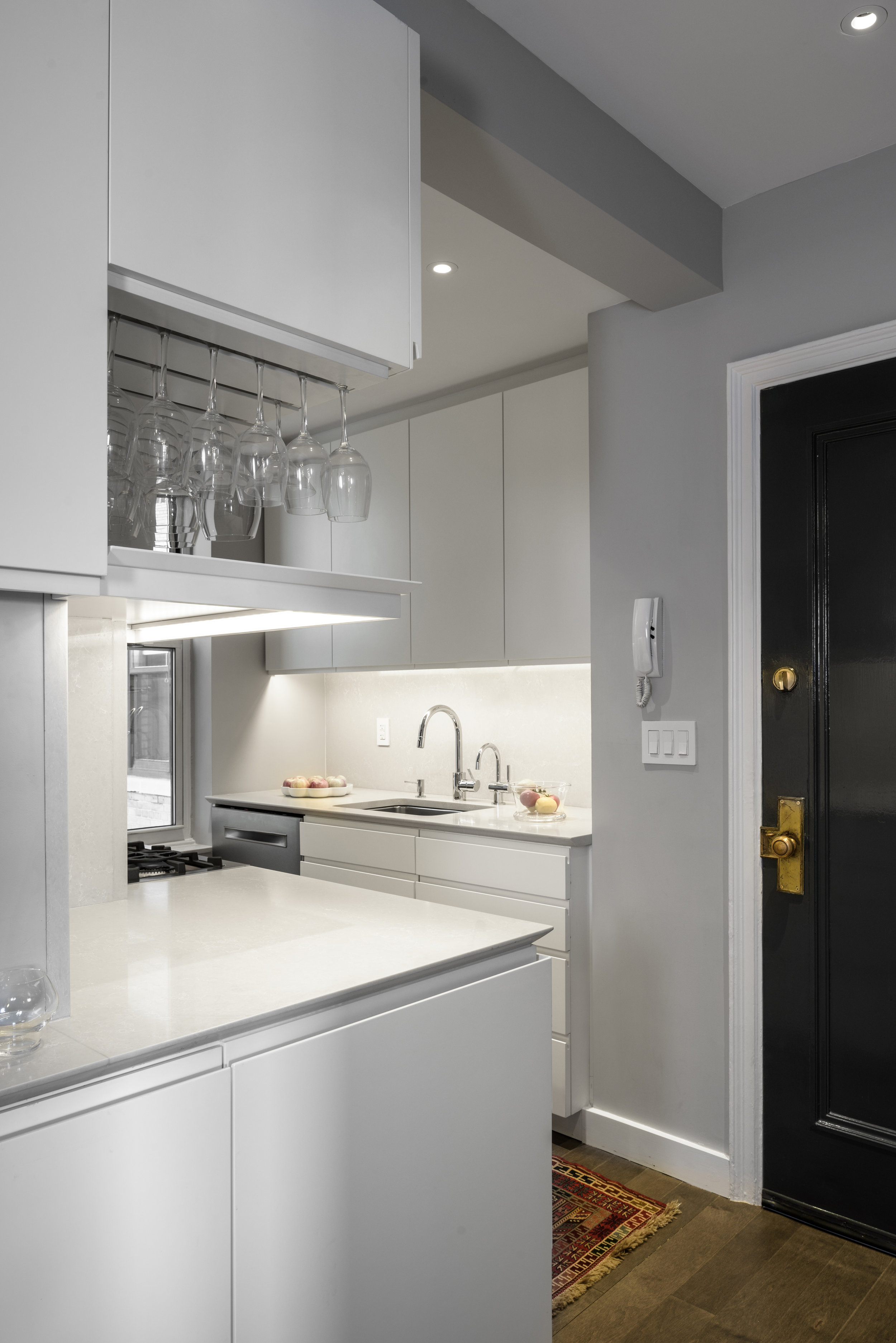 5thAve-kitchen bar corner.jpg
