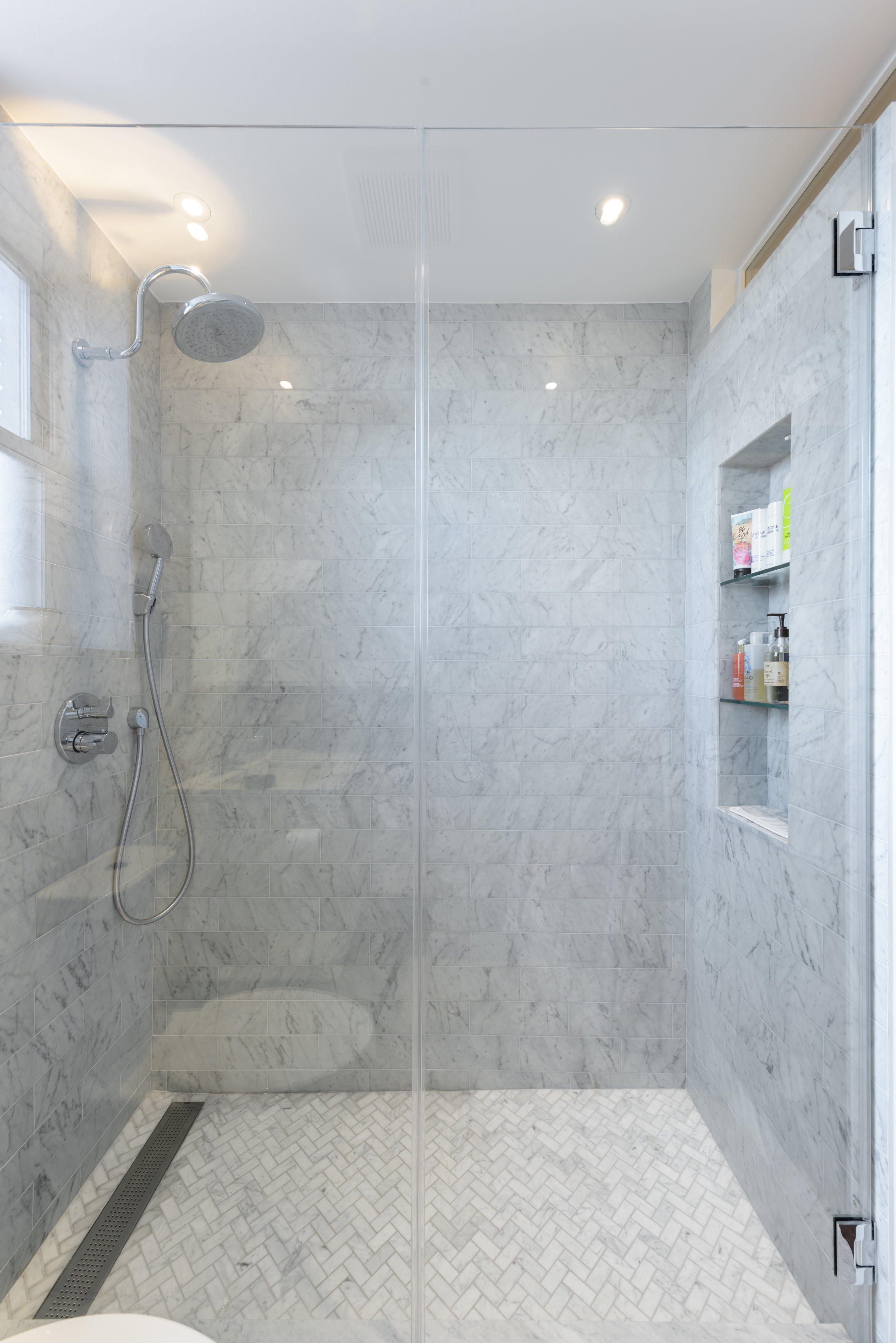 5thAve-bathrm shower.jpg