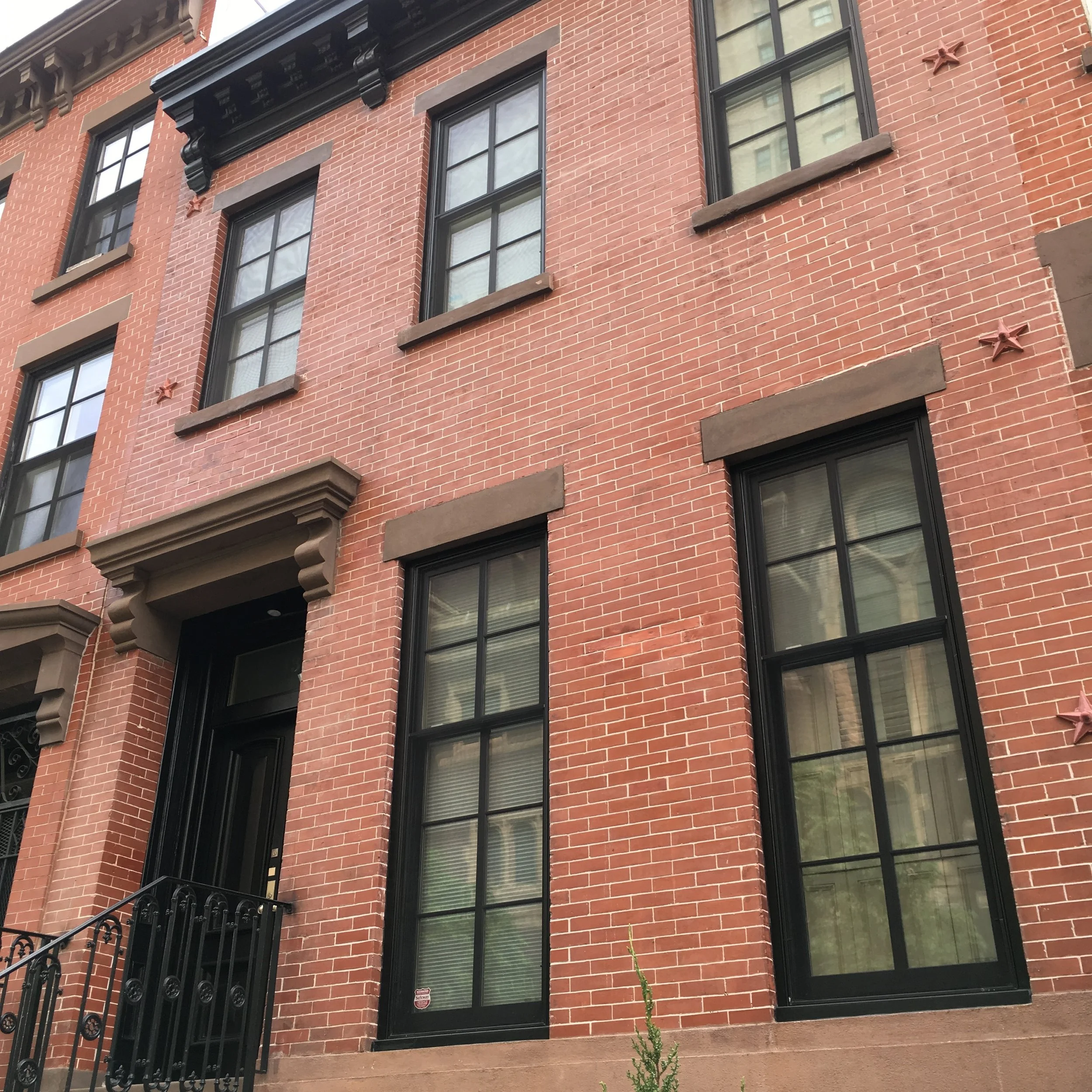   Fort Greene Townhouse     A young, growing family purchased a historic 1850s Brooklyn townhouse in a rapidly changing section of the Fort Greene neighborhood to become the new home for their growing family. The house had suffered years of neglect a