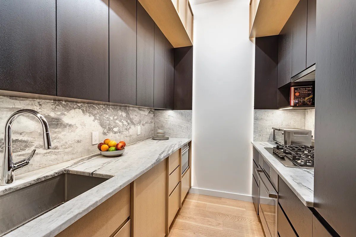 galley kitchen.jpg